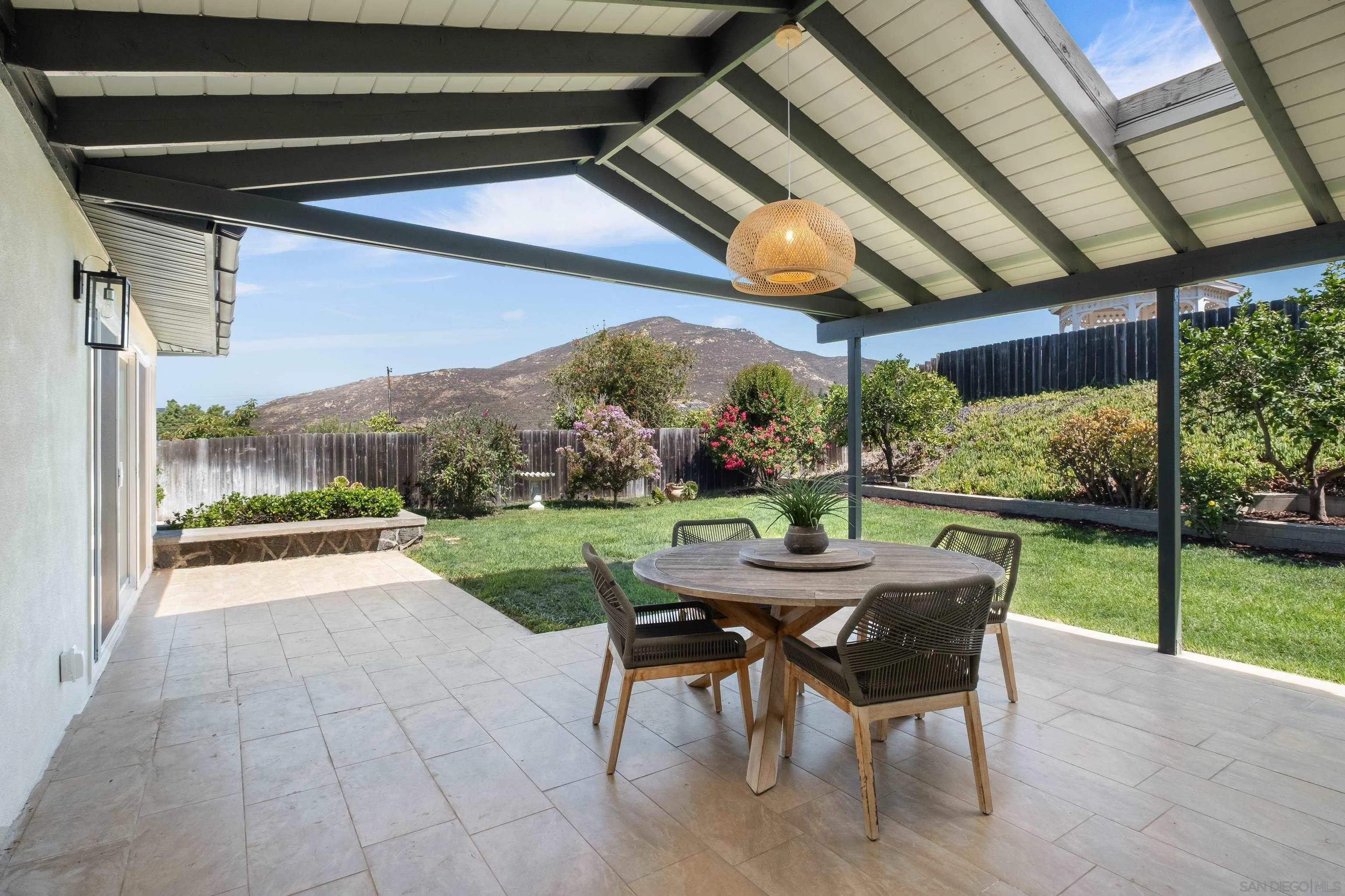https://cdn.realtyfeed.com/cdn/127/260021016/fb5b0e25b6a55e3965f6e1e7384d02b8.webp