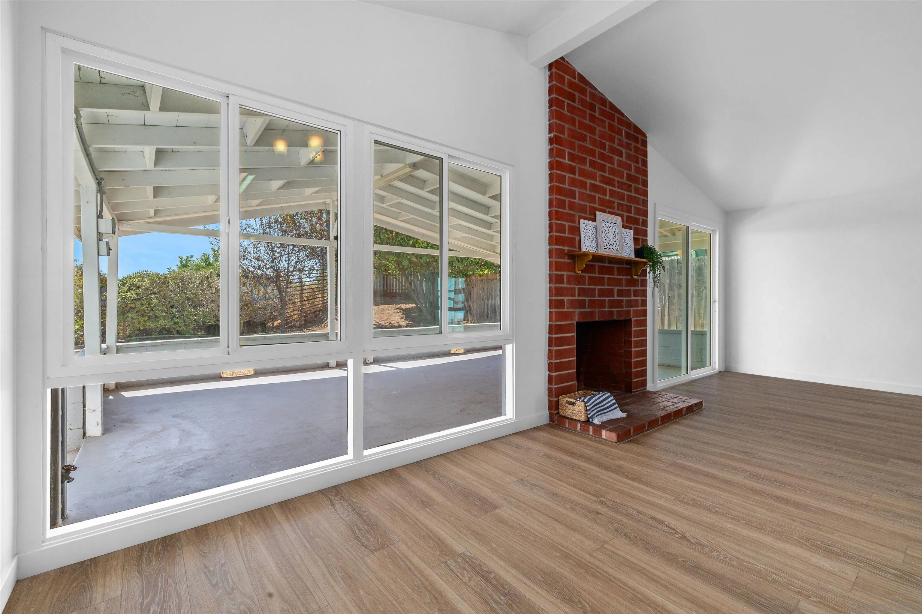 https://cdn.realtyfeed.com/cdn/127/260021017/3f568b4e2df9ded0dfcf98e54c3bb8d2.webp