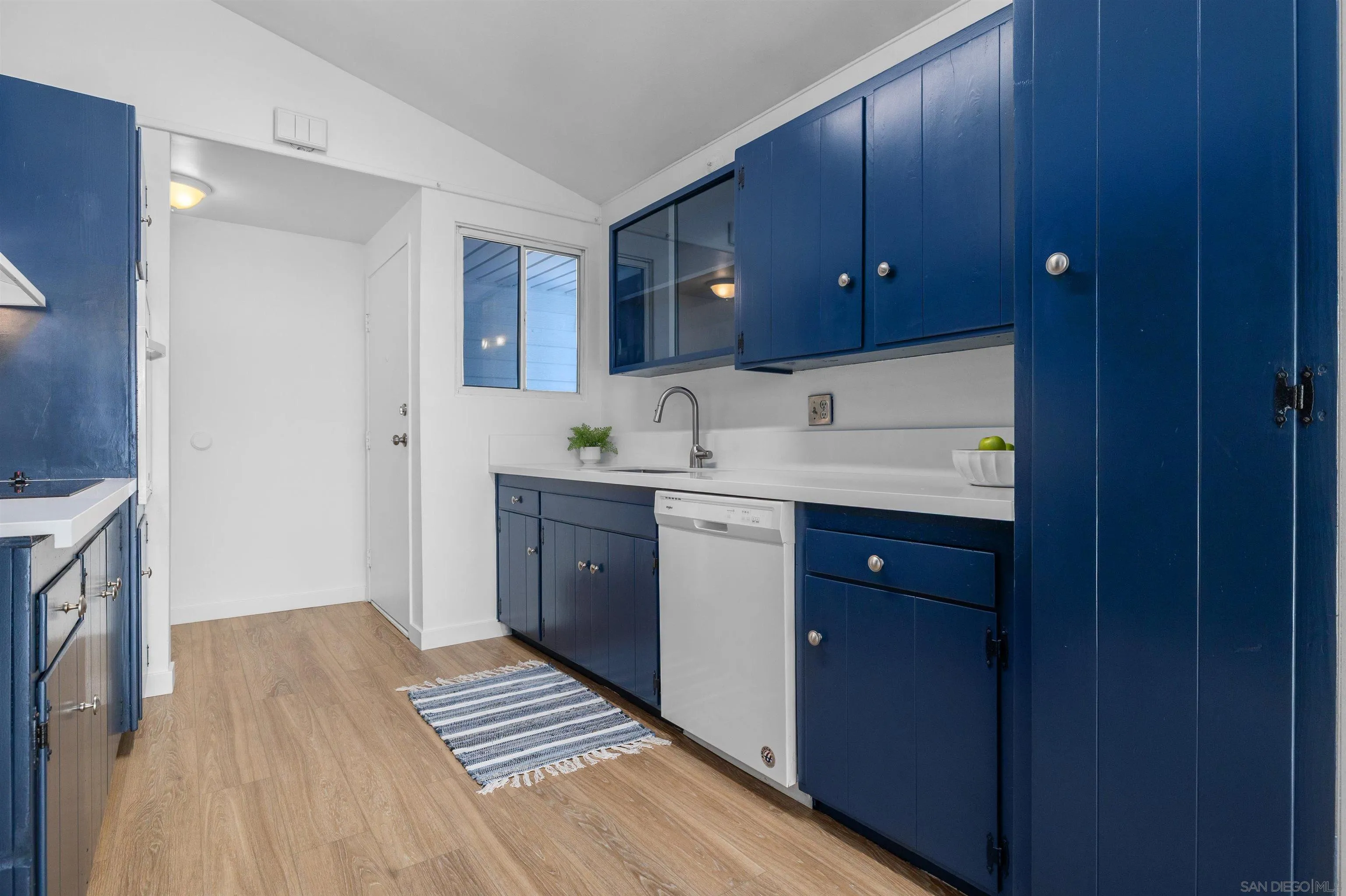 https://cdn.realtyfeed.com/cdn/127/260021017/62b5b147acc46f6b29f035a31f737ff2.webp