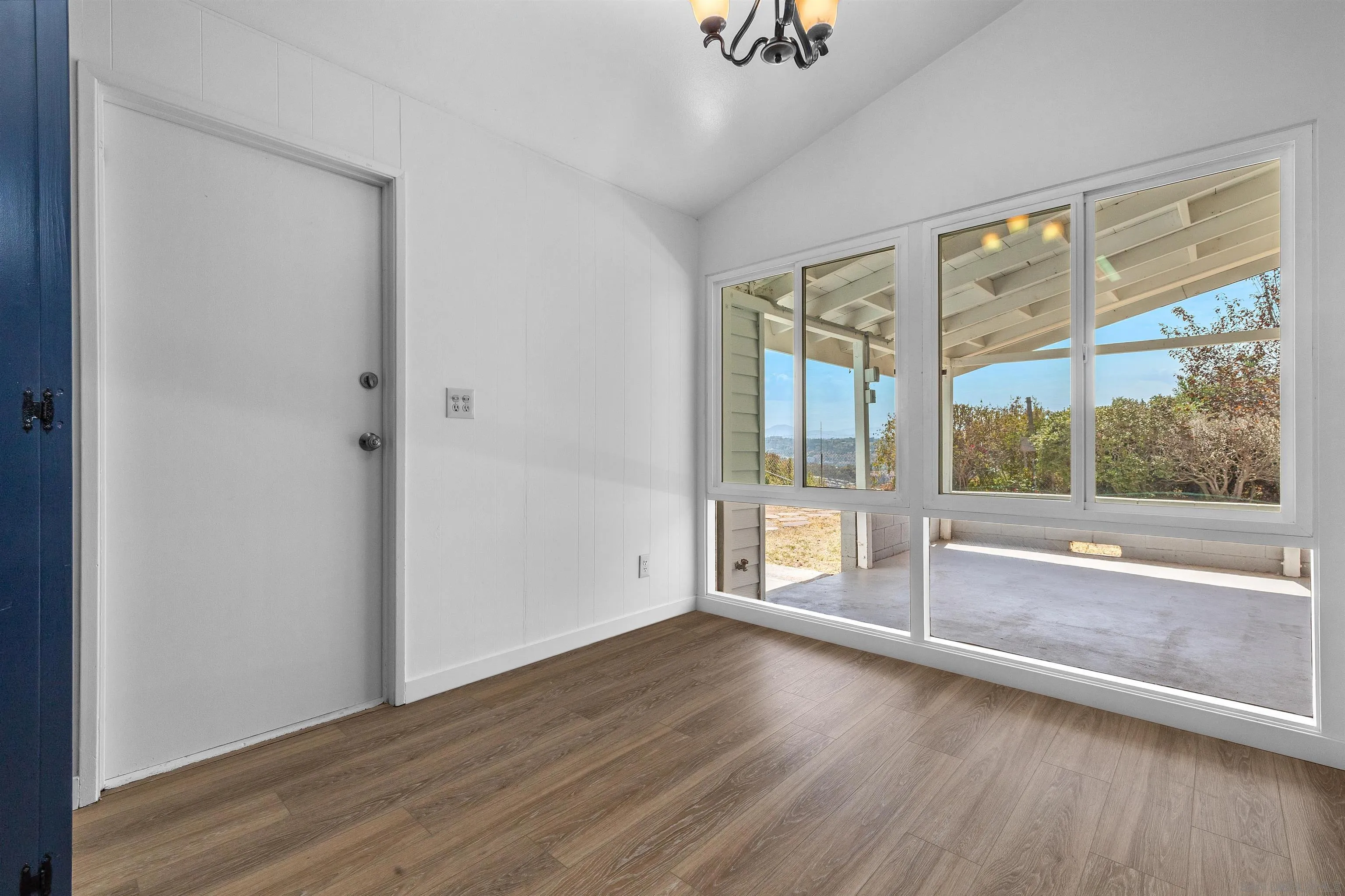 https://cdn.realtyfeed.com/cdn/127/260021017/8d35826ba427edbb1aaf10028d990991.webp