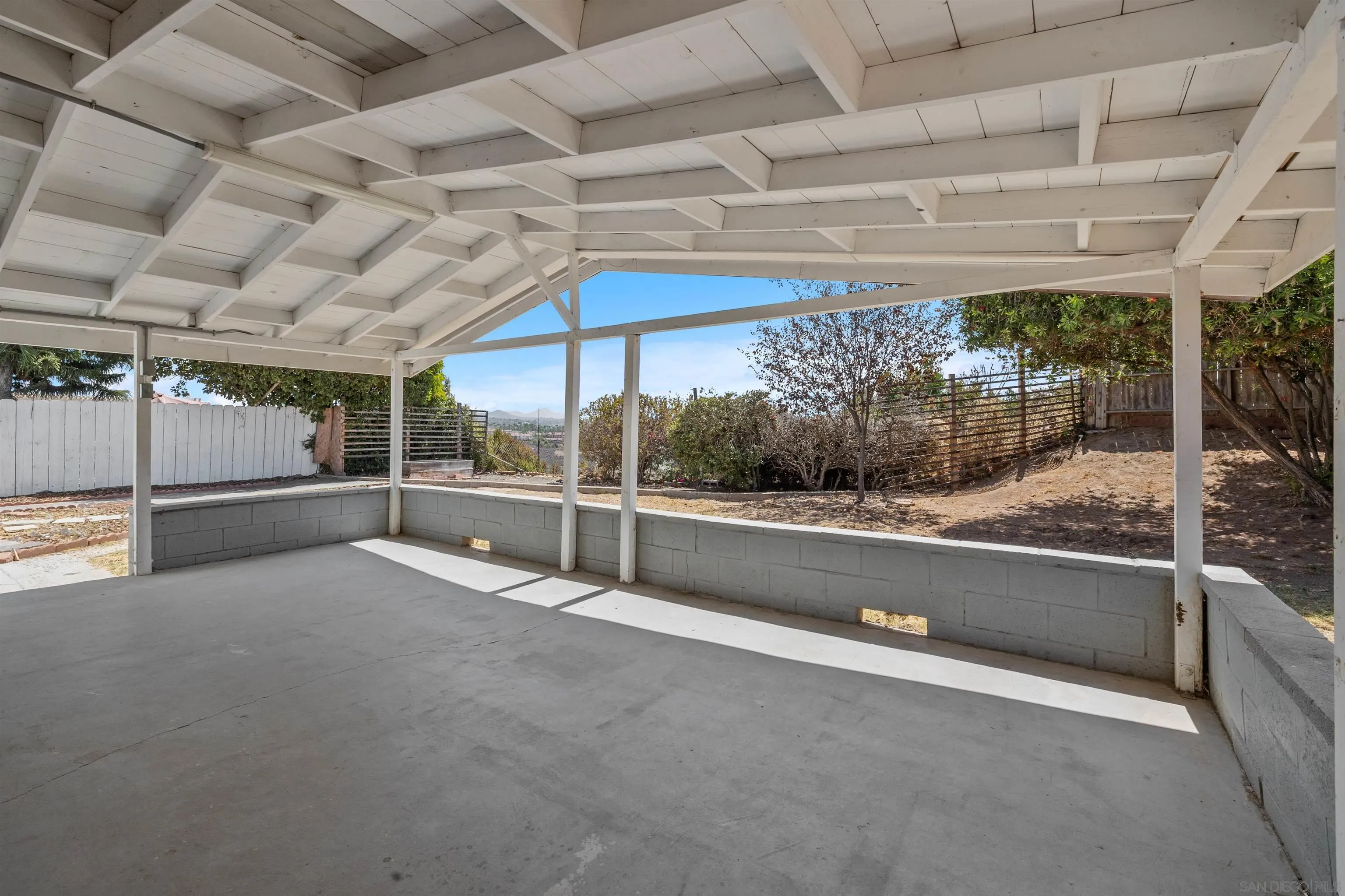 https://cdn.realtyfeed.com/cdn/127/260021017/b8fffc8608fb3097f17cd6a4f8a3b223.webp