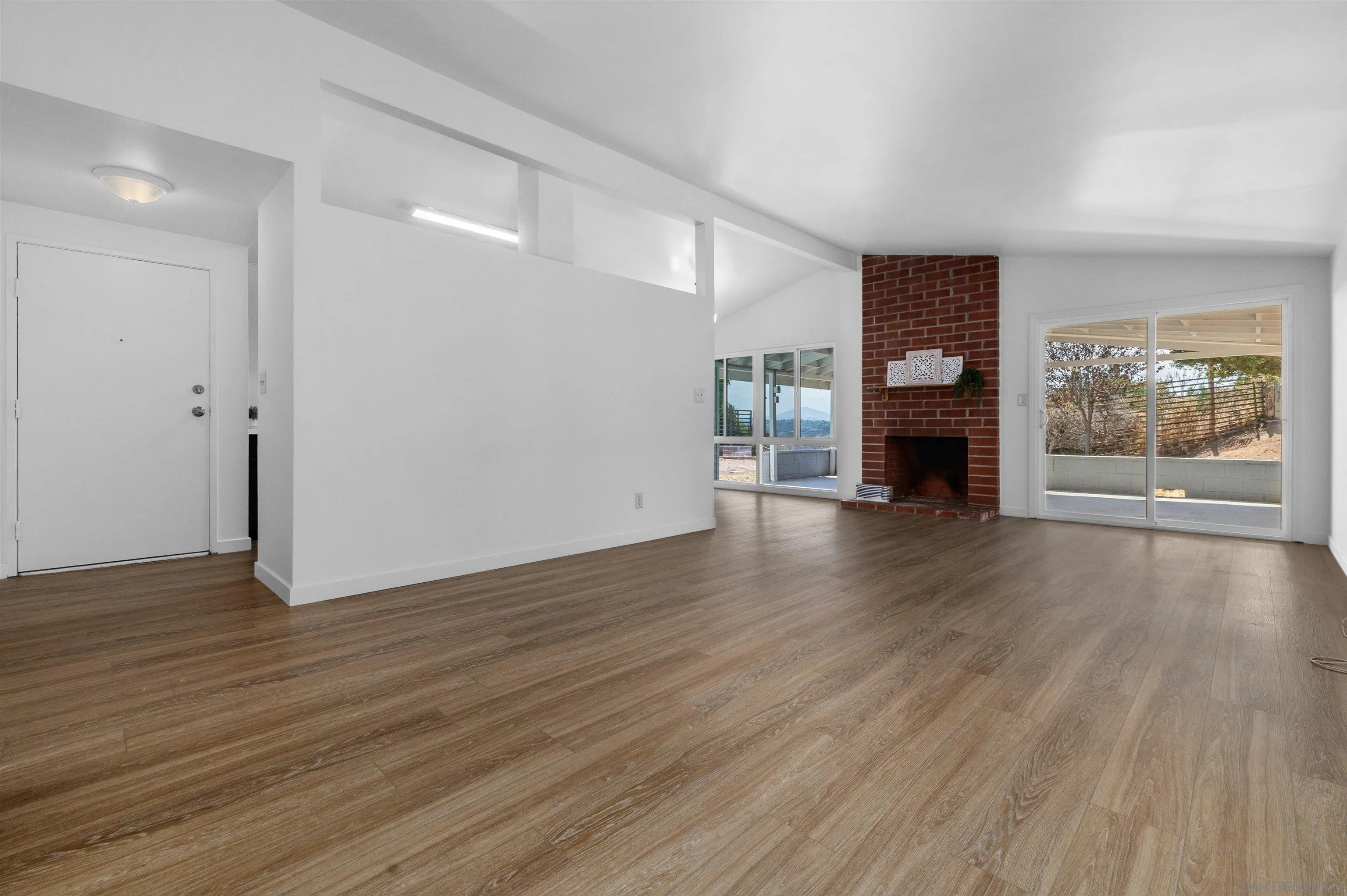 https://cdn.realtyfeed.com/cdn/127/260021017/d1b93c9d244a7bd8414e12078e2f19b9.webp