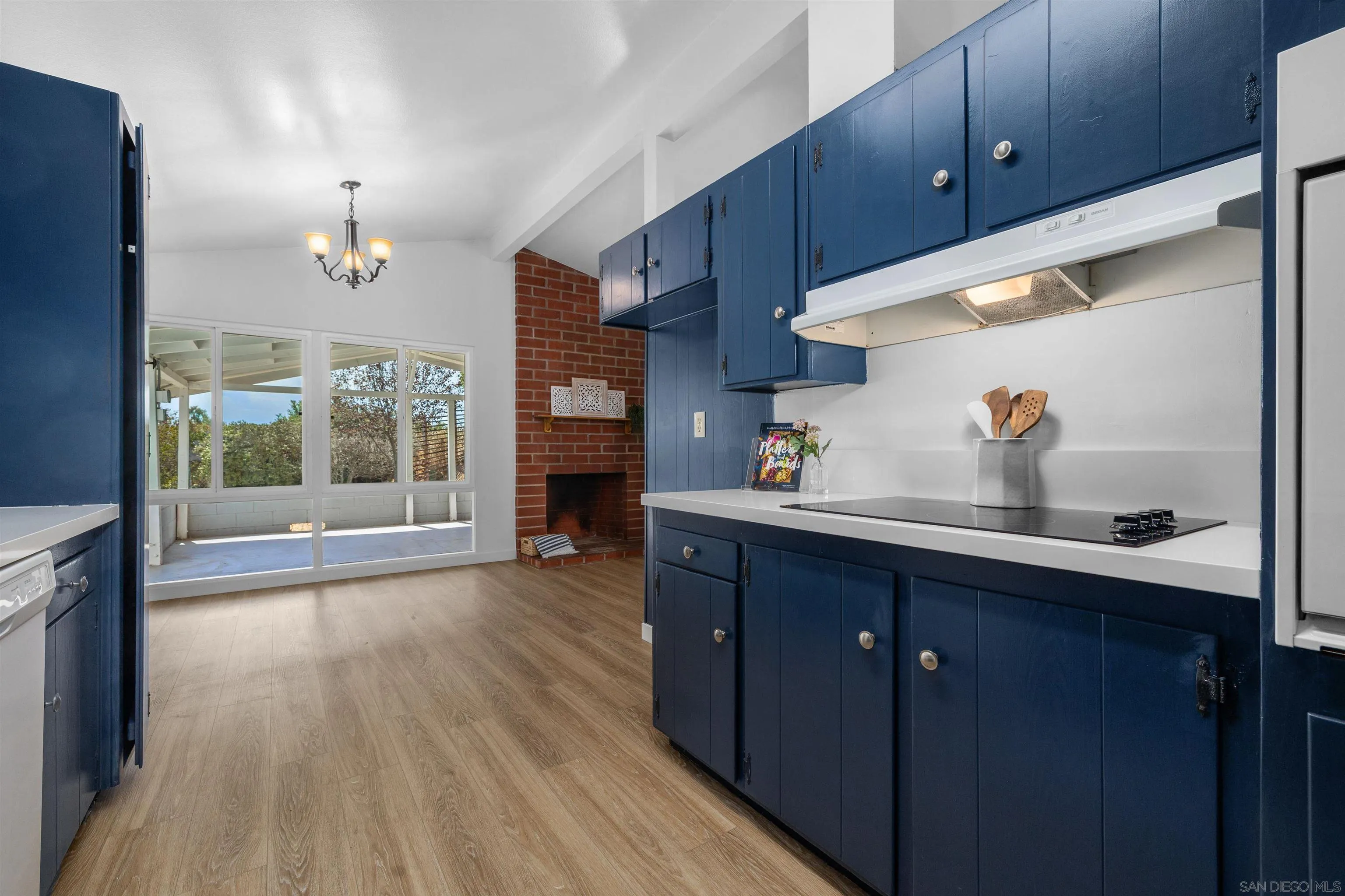 https://cdn.realtyfeed.com/cdn/127/260021017/f8097232df772ab50eeaf09785c28005.webp