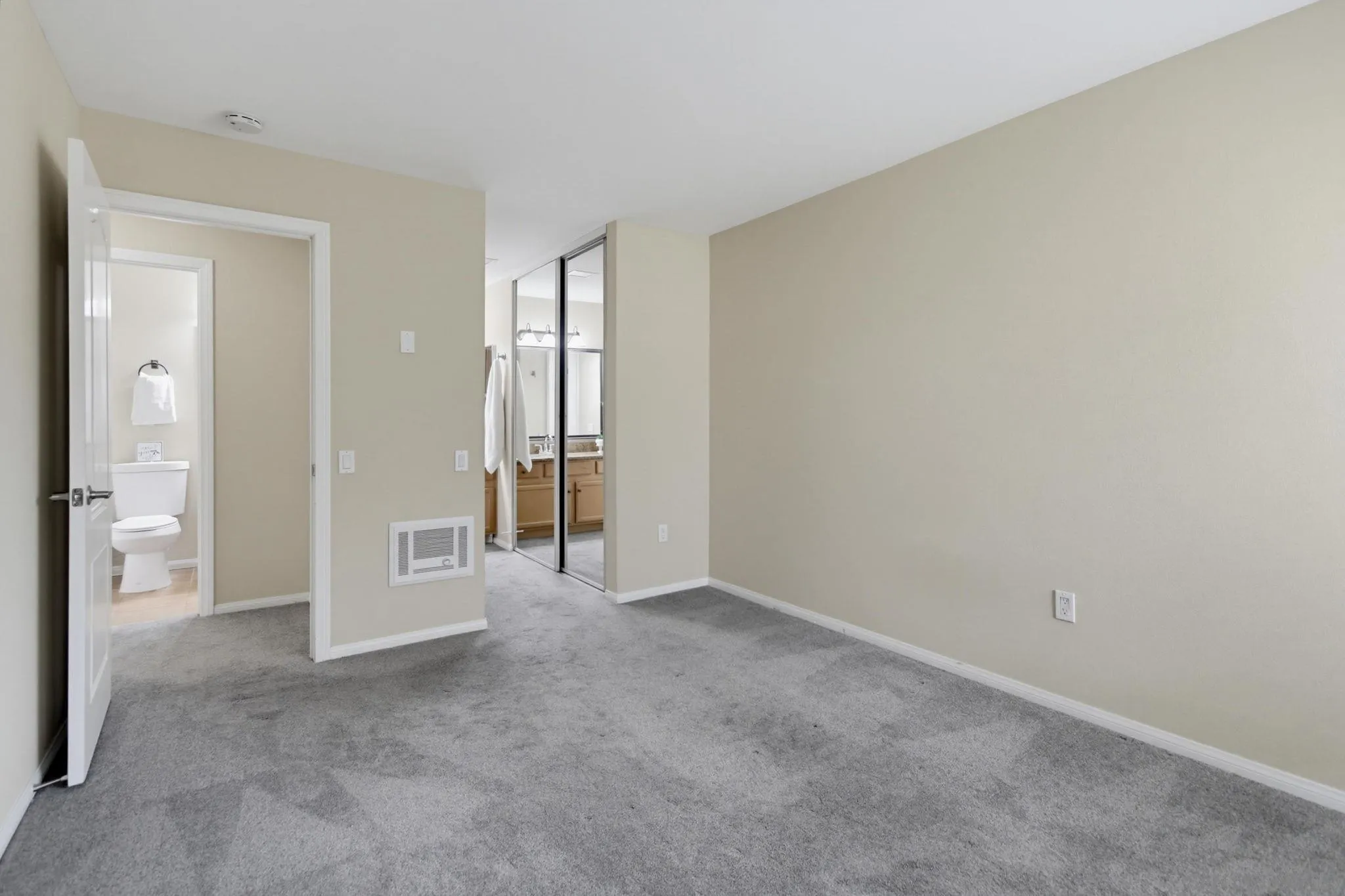 https://cdn.realtyfeed.com/cdn/127/260021018/2340d4364aad5989fd59a9011a7b6e5e.webp