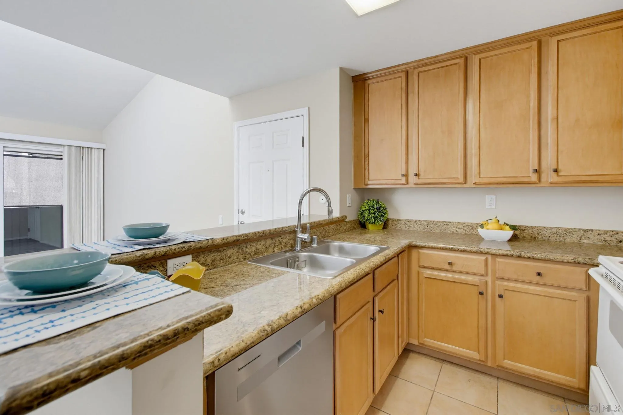 https://cdn.realtyfeed.com/cdn/127/260021018/751e391ceea4af8191190a9161d7b3d3.webp