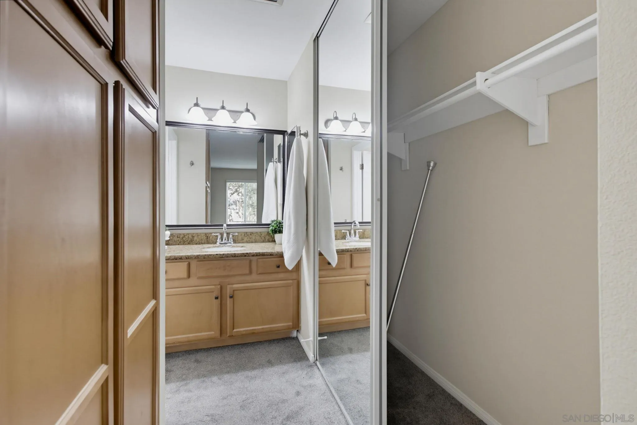 https://cdn.realtyfeed.com/cdn/127/260021018/b806b61d87d0e6efe6ff3df3c69ecde8.webp