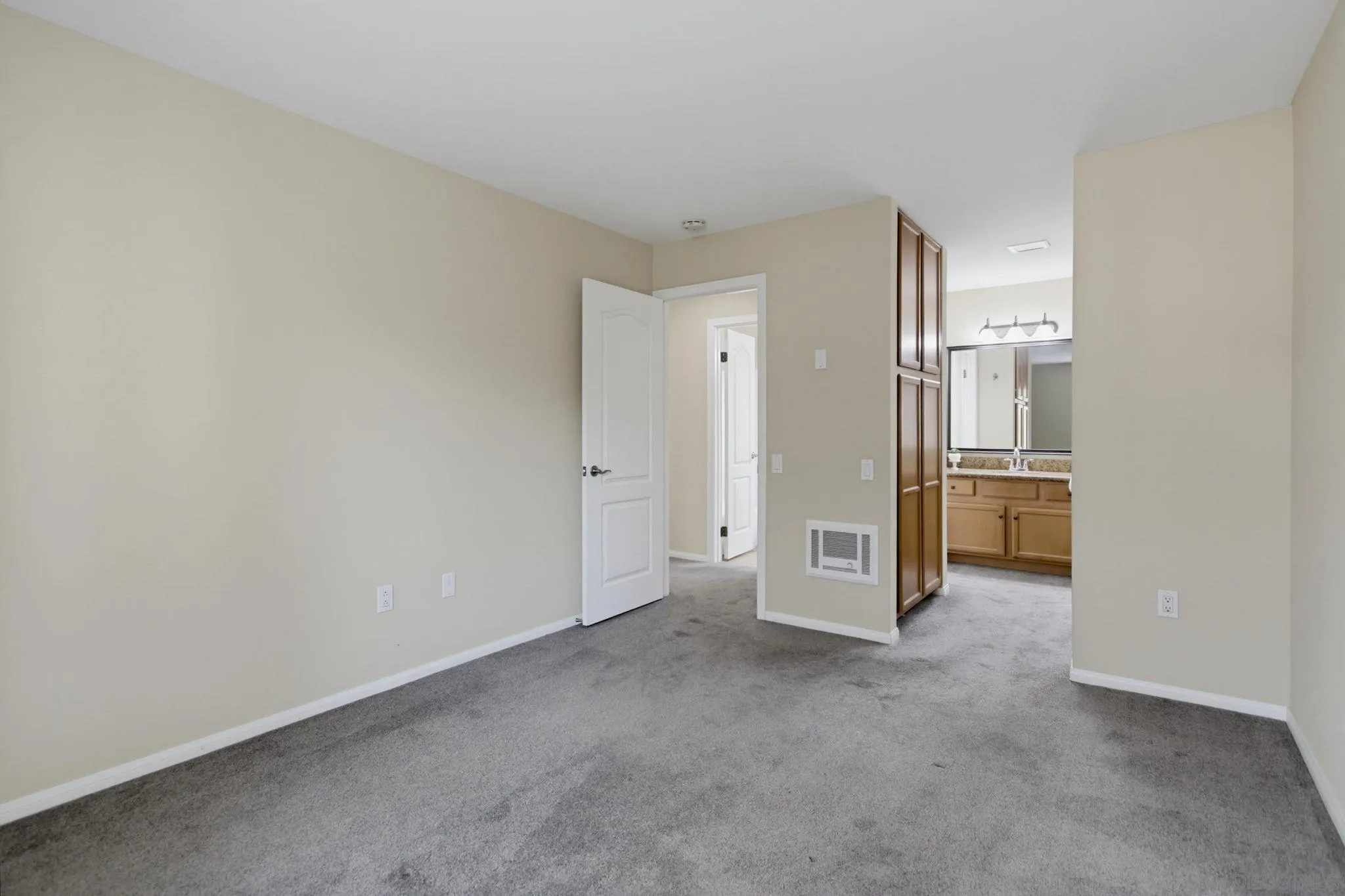 https://cdn.realtyfeed.com/cdn/127/260021018/c04c452610fa3d0bdcc828ec76bf2f6f.webp