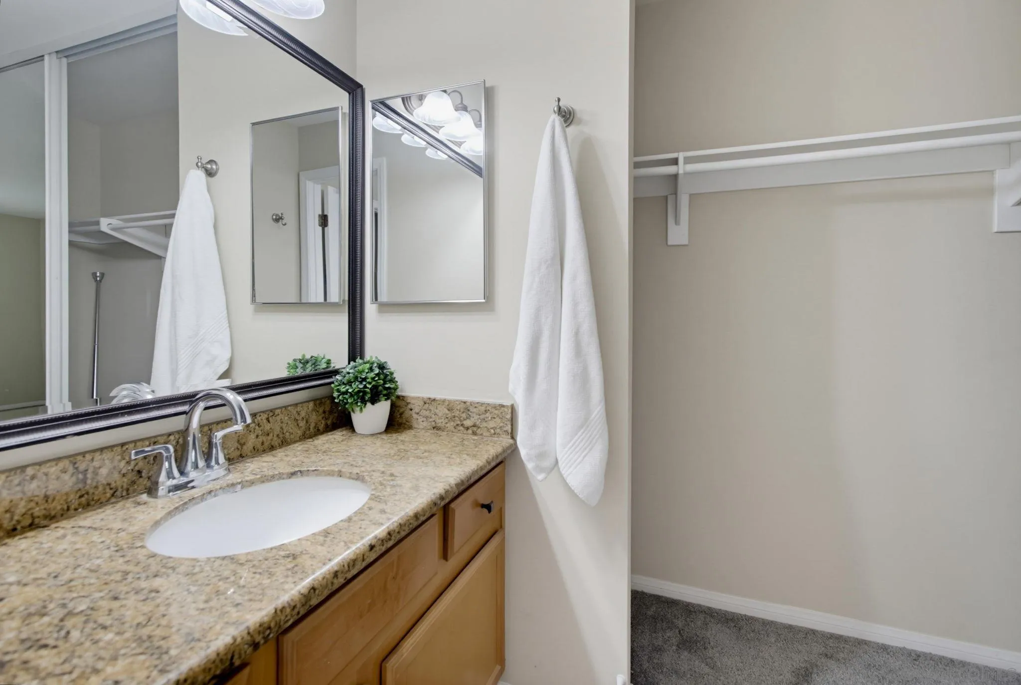 https://cdn.realtyfeed.com/cdn/127/260021018/cc79deb91b9bcc57bbbca314a193bbc7.webp