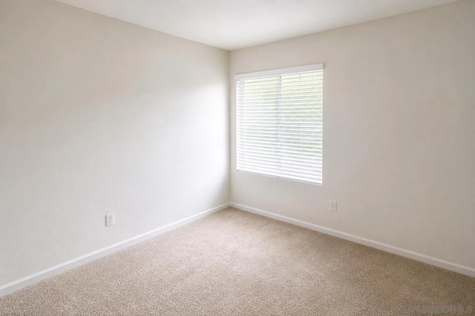 https://cdn.realtyfeed.com/cdn/127/260021019/8b063b1f347b06b504a45fcdb1ab0e5b.webp