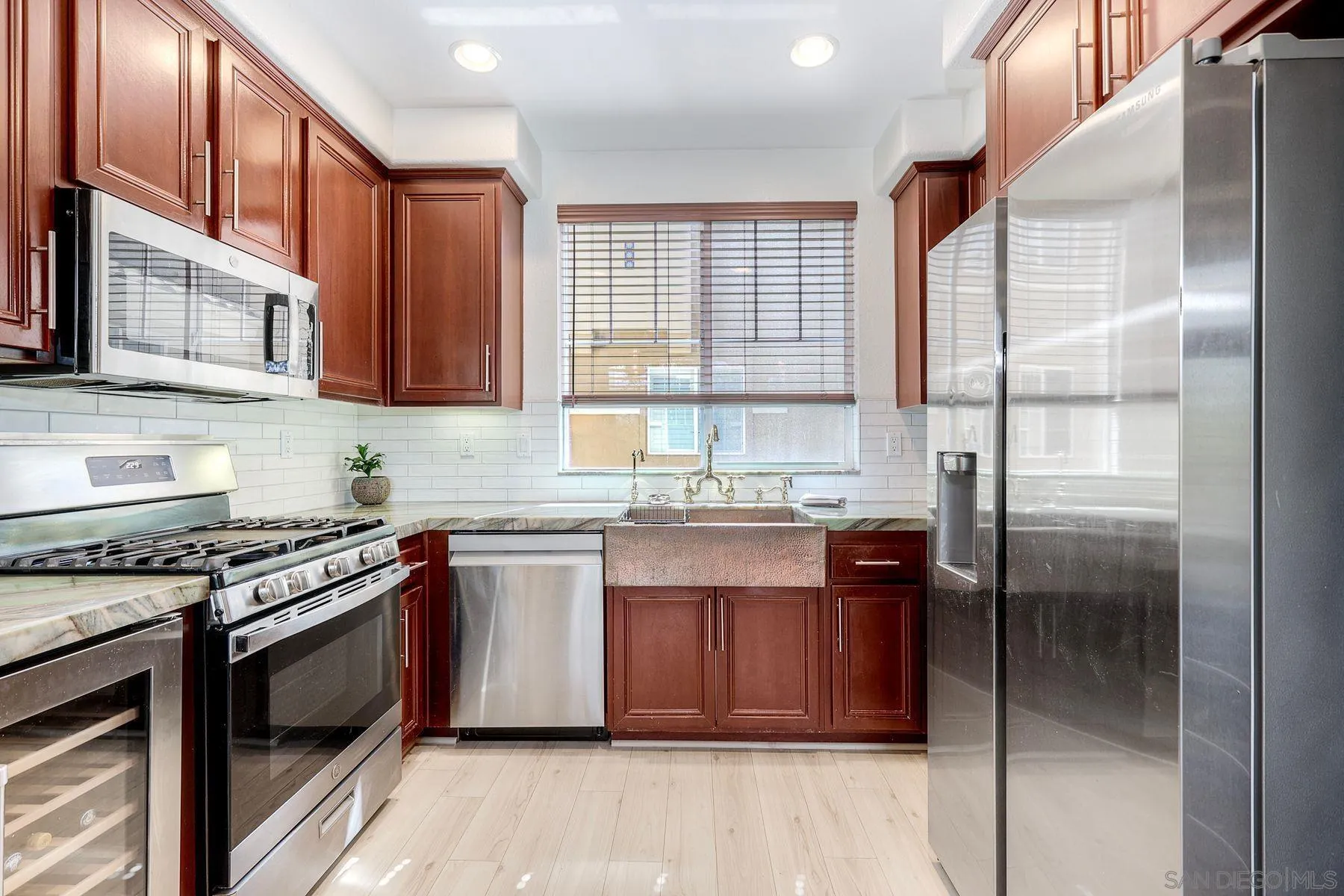 https://cdn.realtyfeed.com/cdn/127/260021022/30a9e2c2dbb4927926bbb5cd496c43d5.webp