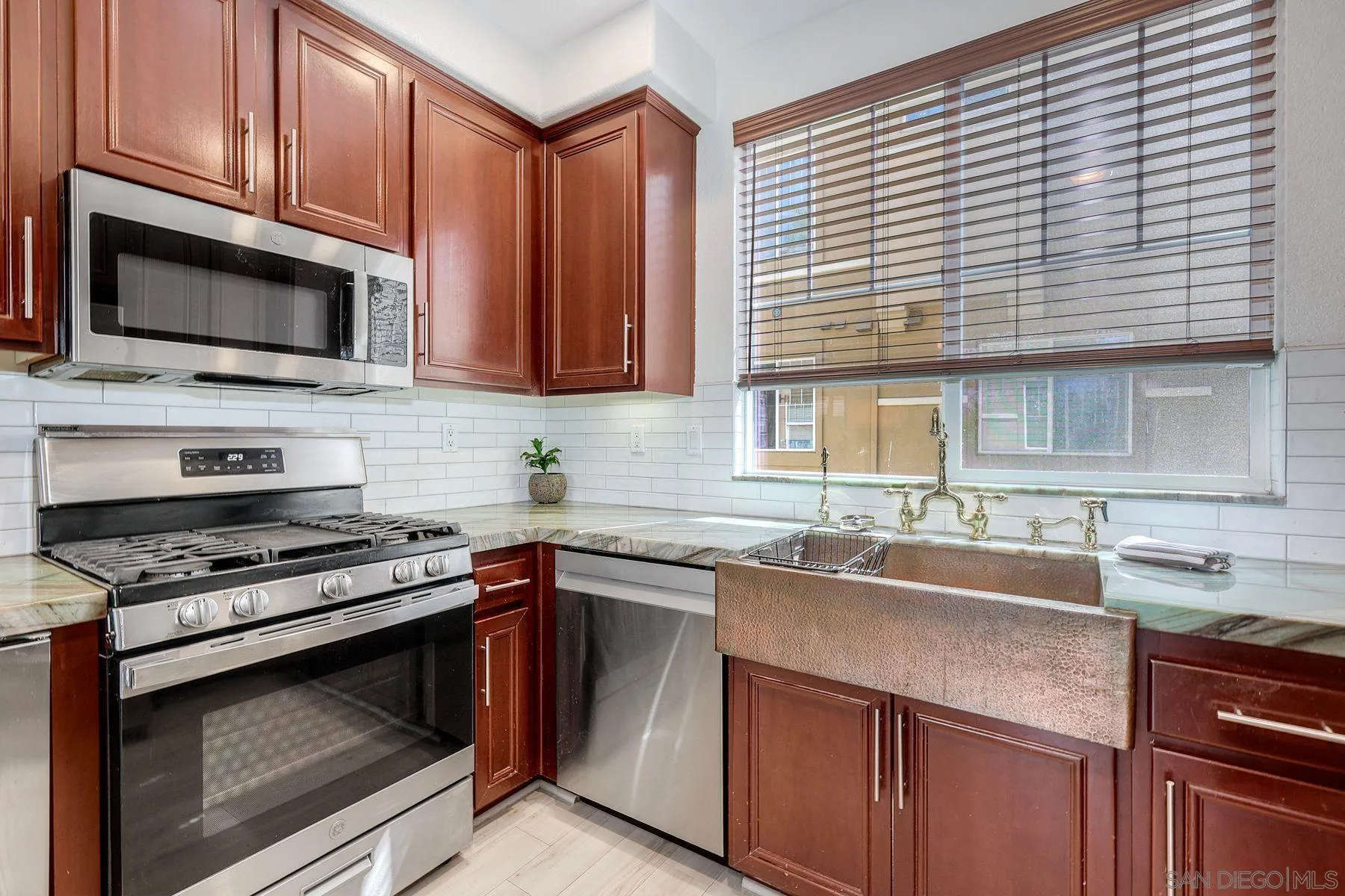 https://cdn.realtyfeed.com/cdn/127/260021022/c44344df63248d1b04e40b592bc33be0.webp