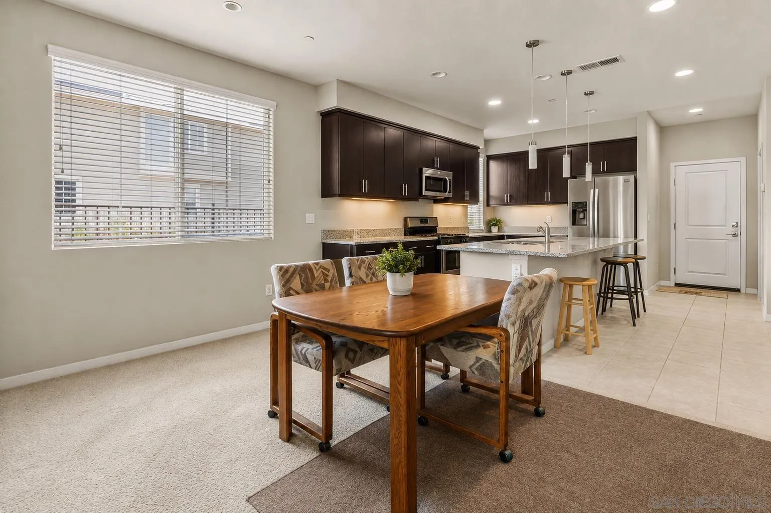 https://cdn.realtyfeed.com/cdn/127/260021023/d9a3c9bdd57a7bae0dcb4e635445c8c0.webp