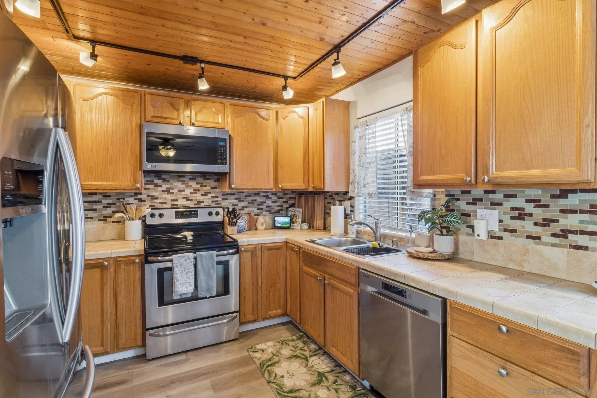 https://cdn.realtyfeed.com/cdn/127/260021024/2948e08e969075311d4add7806d59241.webp