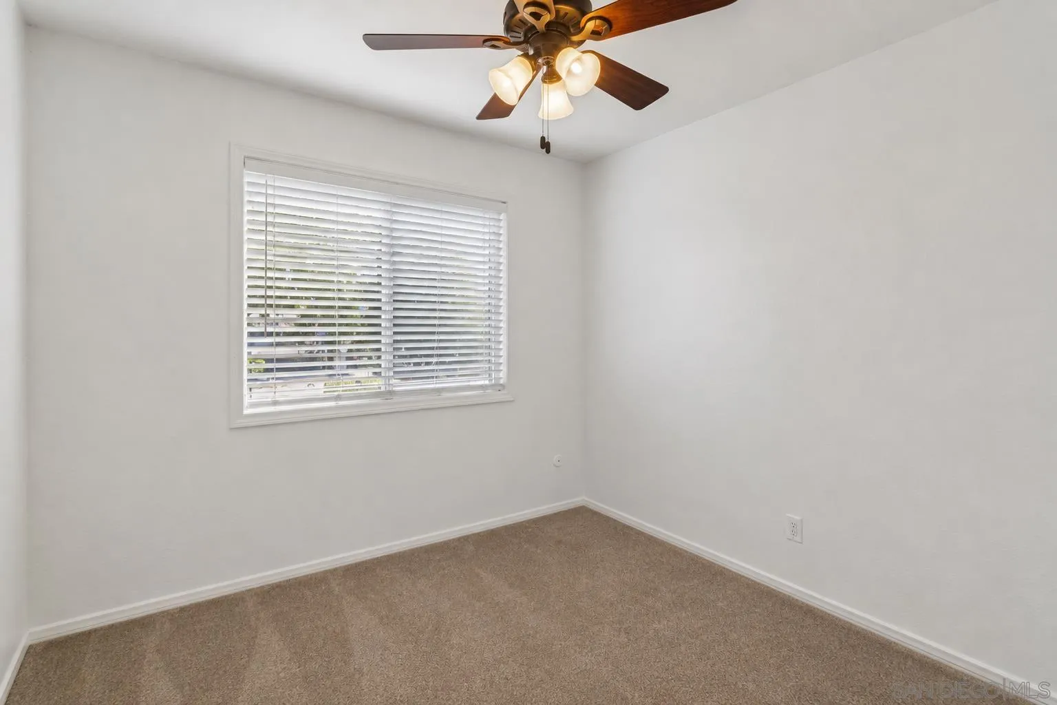 https://cdn.realtyfeed.com/cdn/127/260021024/a7a5c7dc17119c39ee3f529a20933fa3.webp