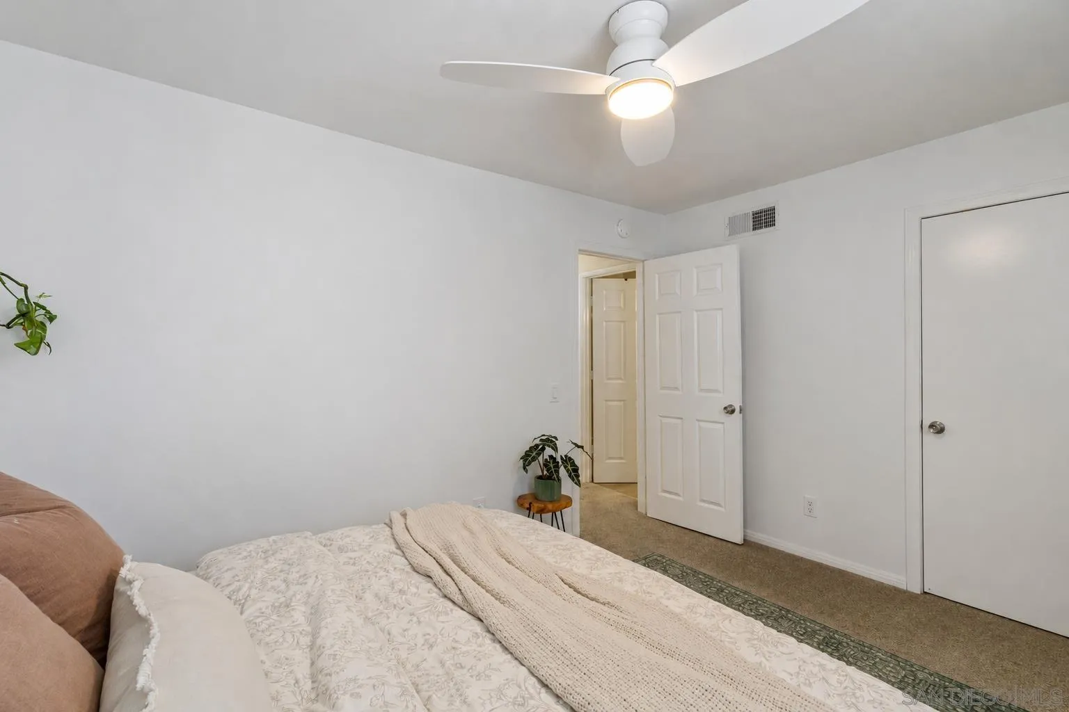https://cdn.realtyfeed.com/cdn/127/260021024/aad142c8195023e9fef8dc9c9bdd32e6.webp