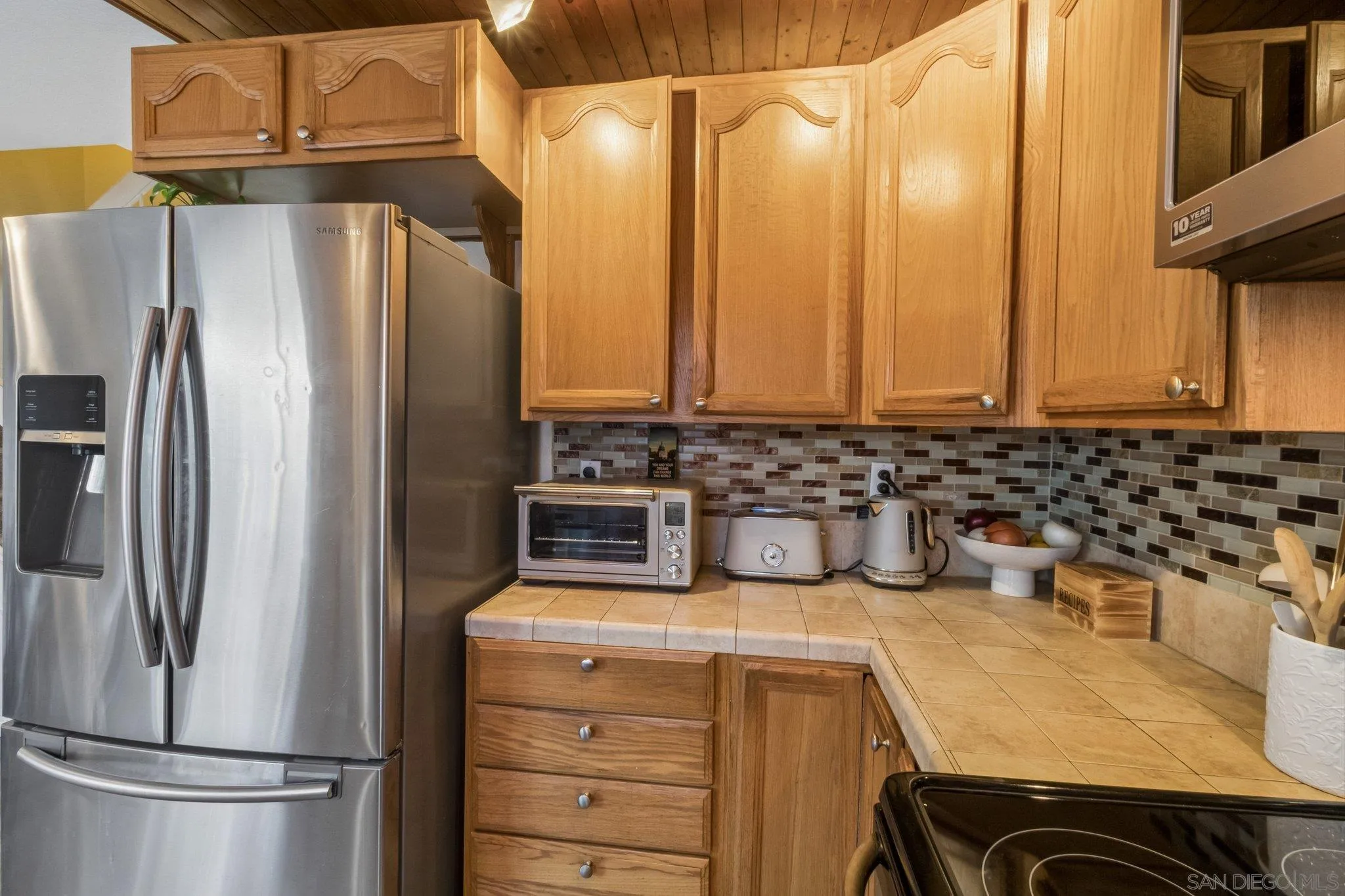 https://cdn.realtyfeed.com/cdn/127/260021024/e99a98f14ba5a7622ba77b39f6f0ac41.webp