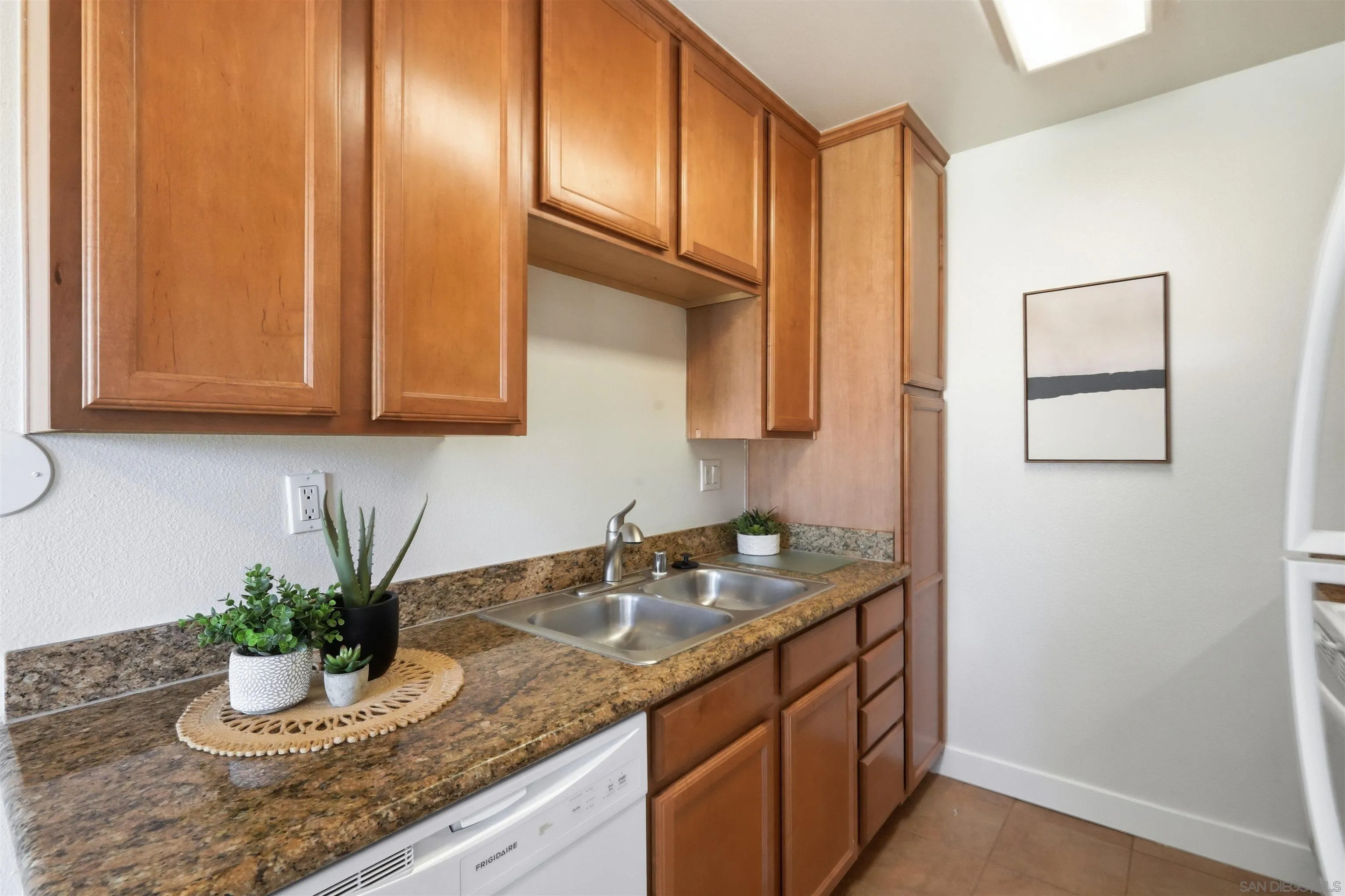 https://cdn.realtyfeed.com/cdn/127/260021027/a0d76274925cf1f347d1fadaa61208ef.webp