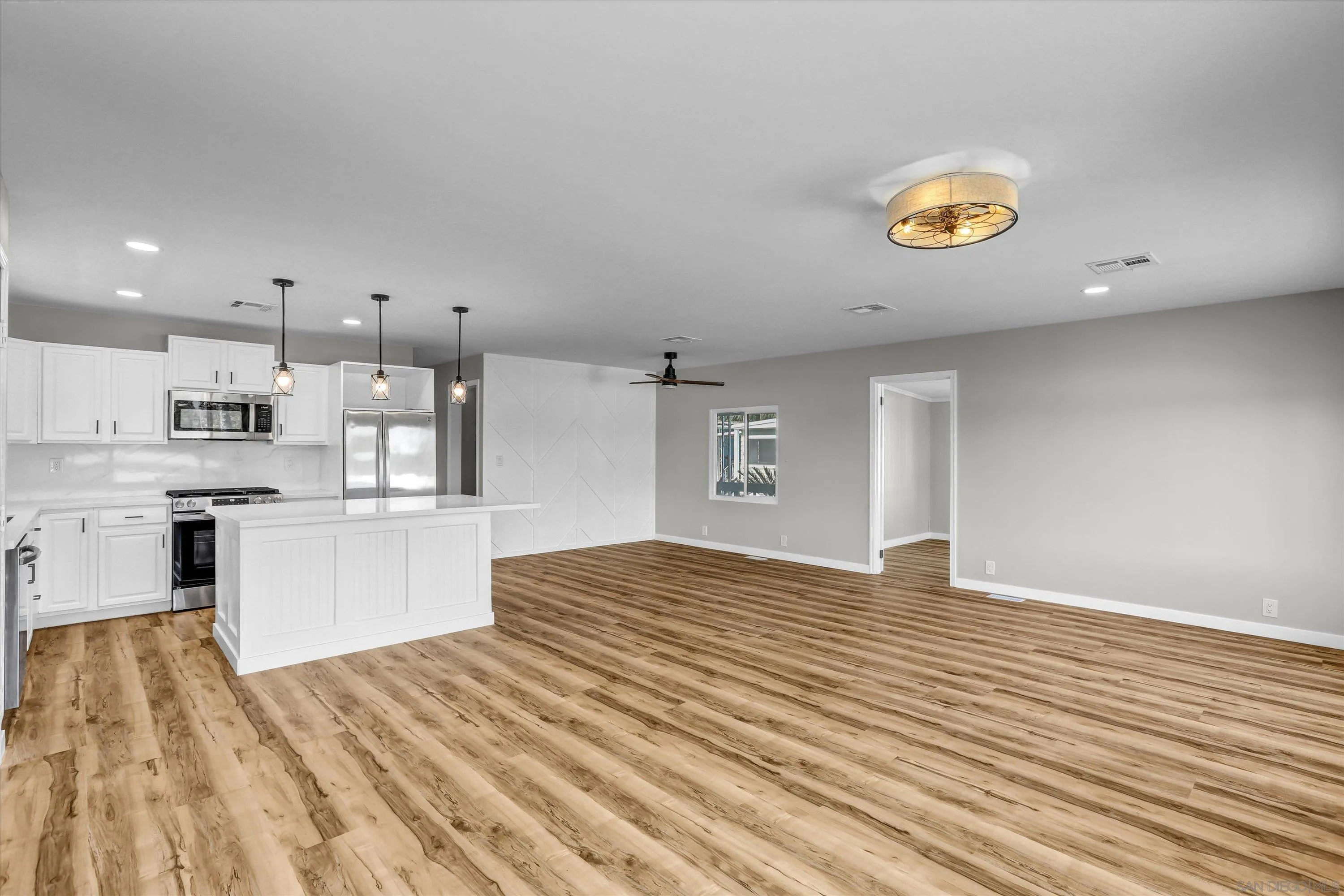 https://cdn.realtyfeed.com/cdn/127/260021028/21587eb83d75aff95a7073d4466bd31a.webp