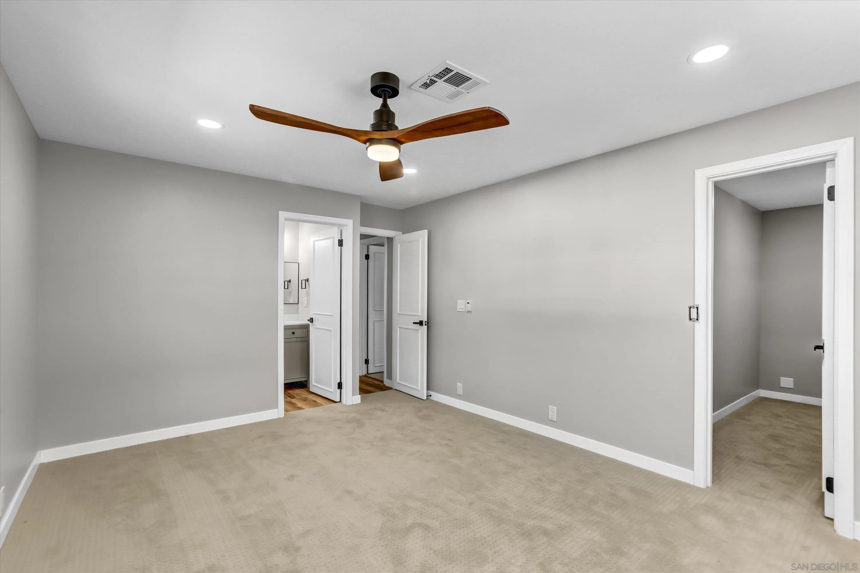 https://cdn.realtyfeed.com/cdn/127/260021028/38764d4ad6f0454d7c3de4f574c6b107.webp