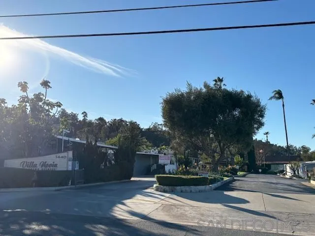 https://cdn.realtyfeed.com/cdn/127/260021028/6942751c505bd2ae518395d9e9f6a7ac.webp