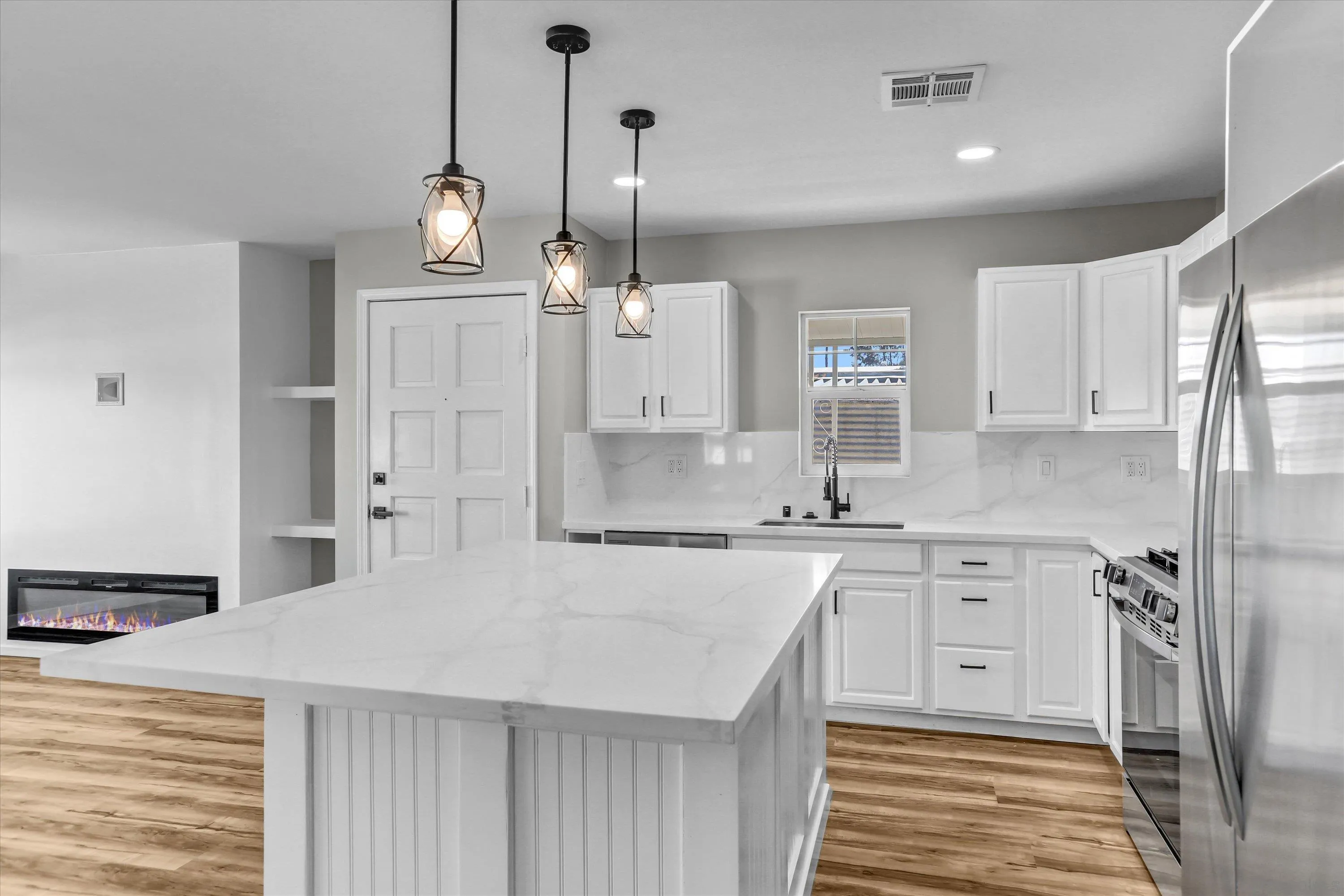https://cdn.realtyfeed.com/cdn/127/260021028/d7febd4b281584dcb530055e7bfac839.webp