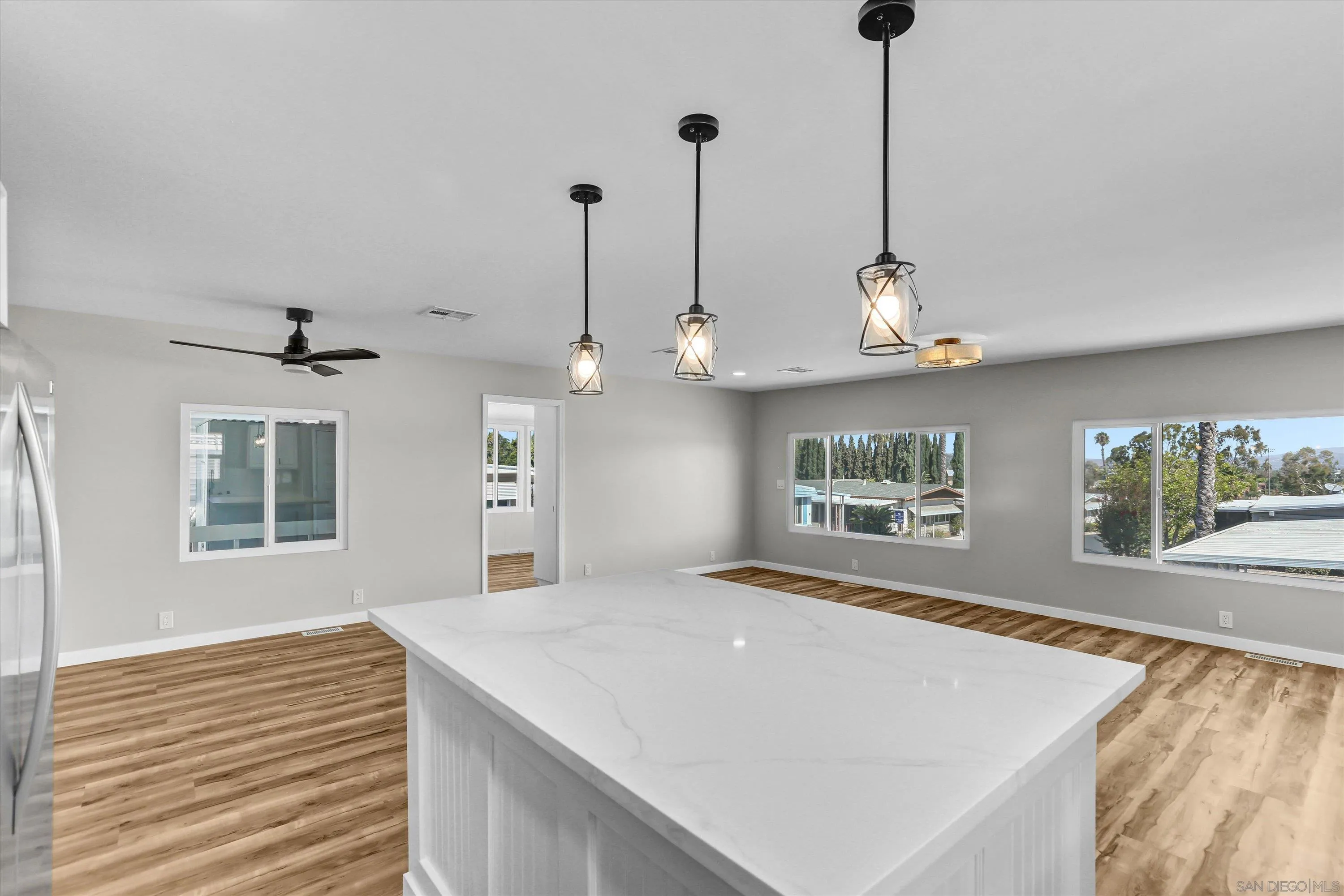 https://cdn.realtyfeed.com/cdn/127/260021028/e084312f71f6f439a89774116d131db8.webp