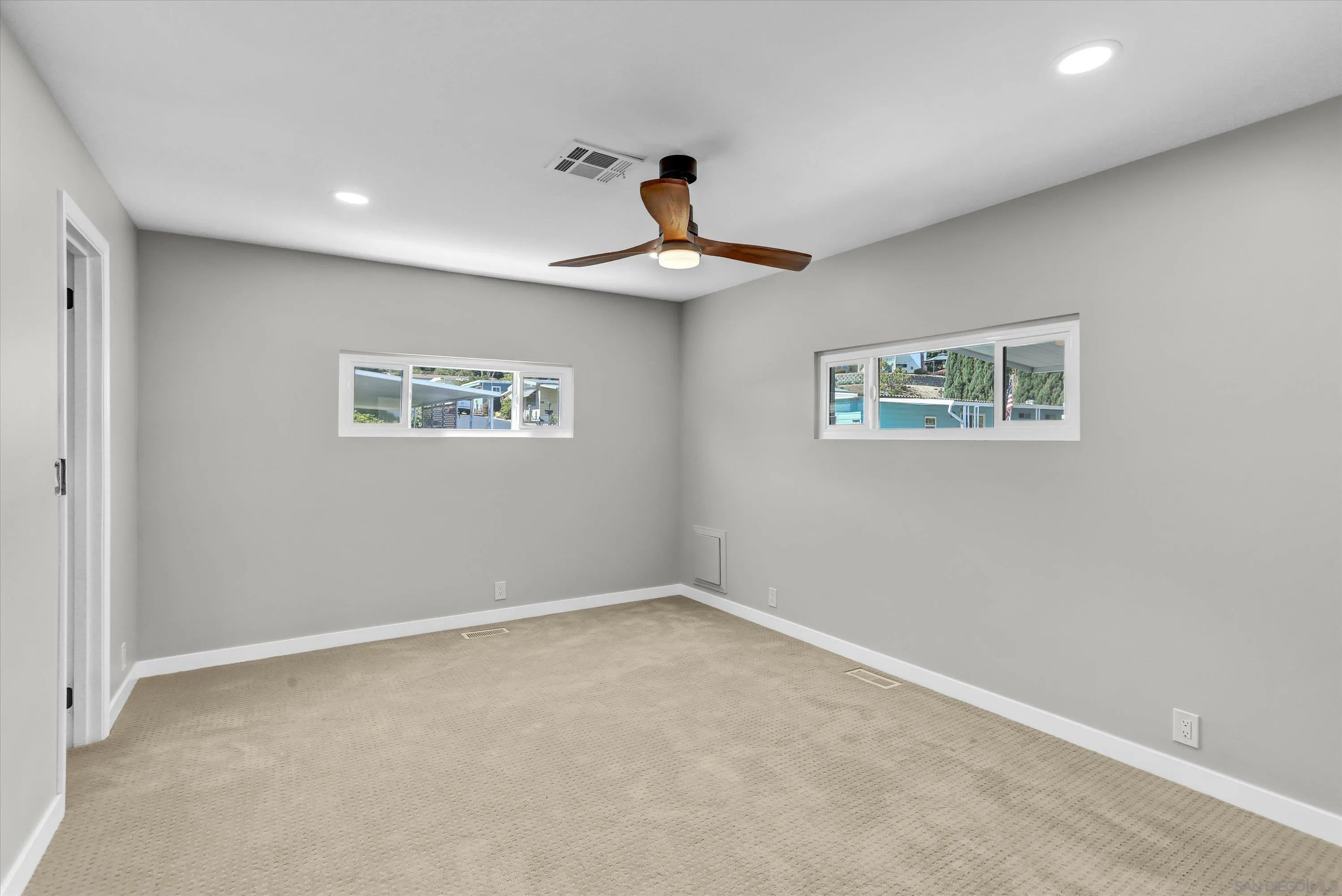 https://cdn.realtyfeed.com/cdn/127/260021028/e92d8ebde832ea703e19ab6b047c1ee6.webp