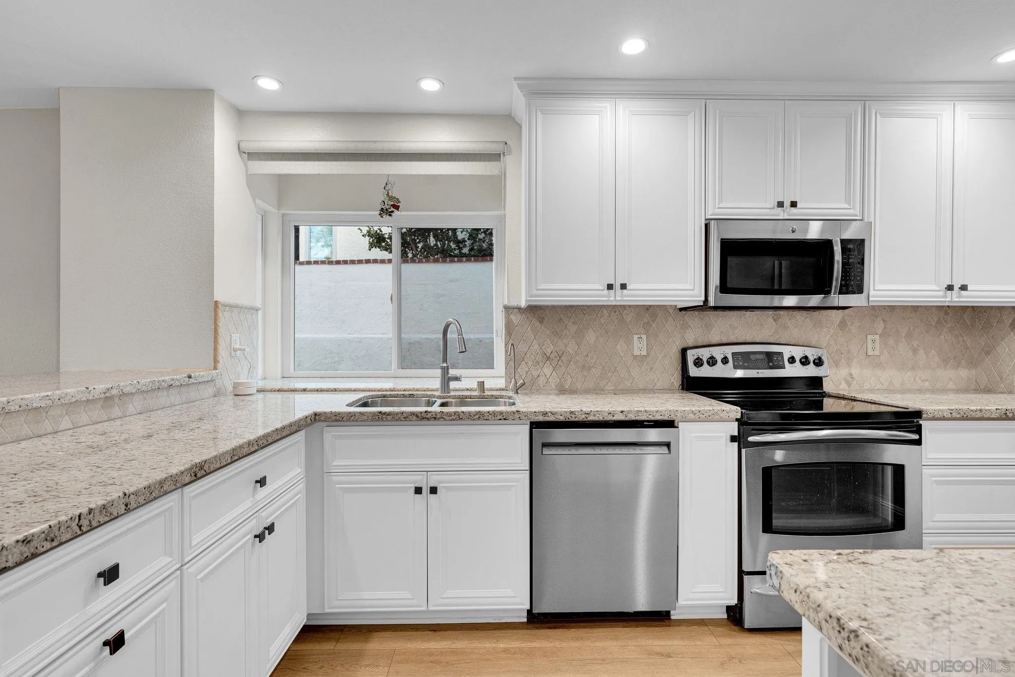 https://cdn.realtyfeed.com/cdn/127/260021032/2f54545bb696e6d485ba8a2a308c105e.webp