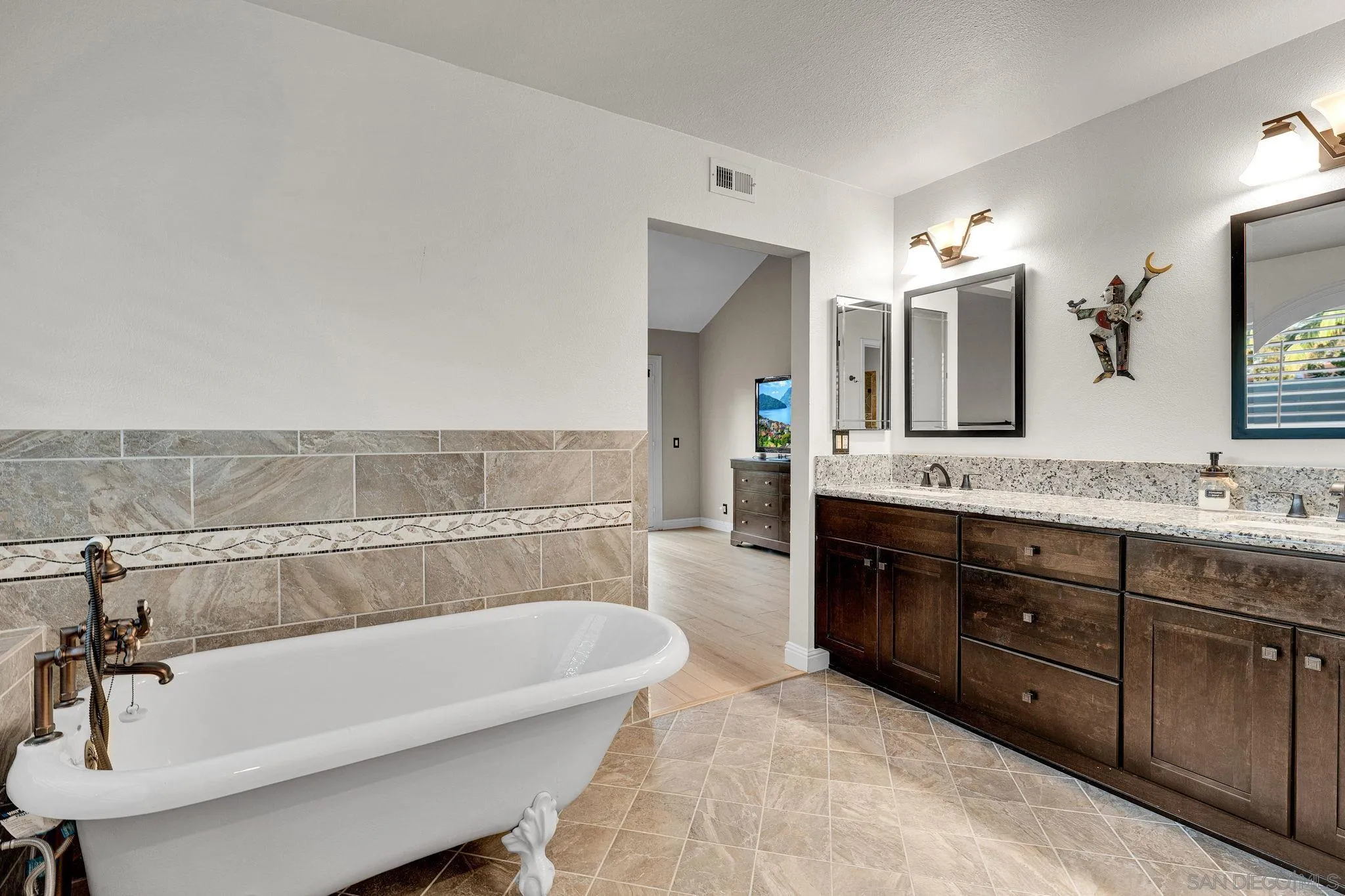 https://cdn.realtyfeed.com/cdn/127/260021032/78e00a748a58caae21ab526b7b37dece.webp