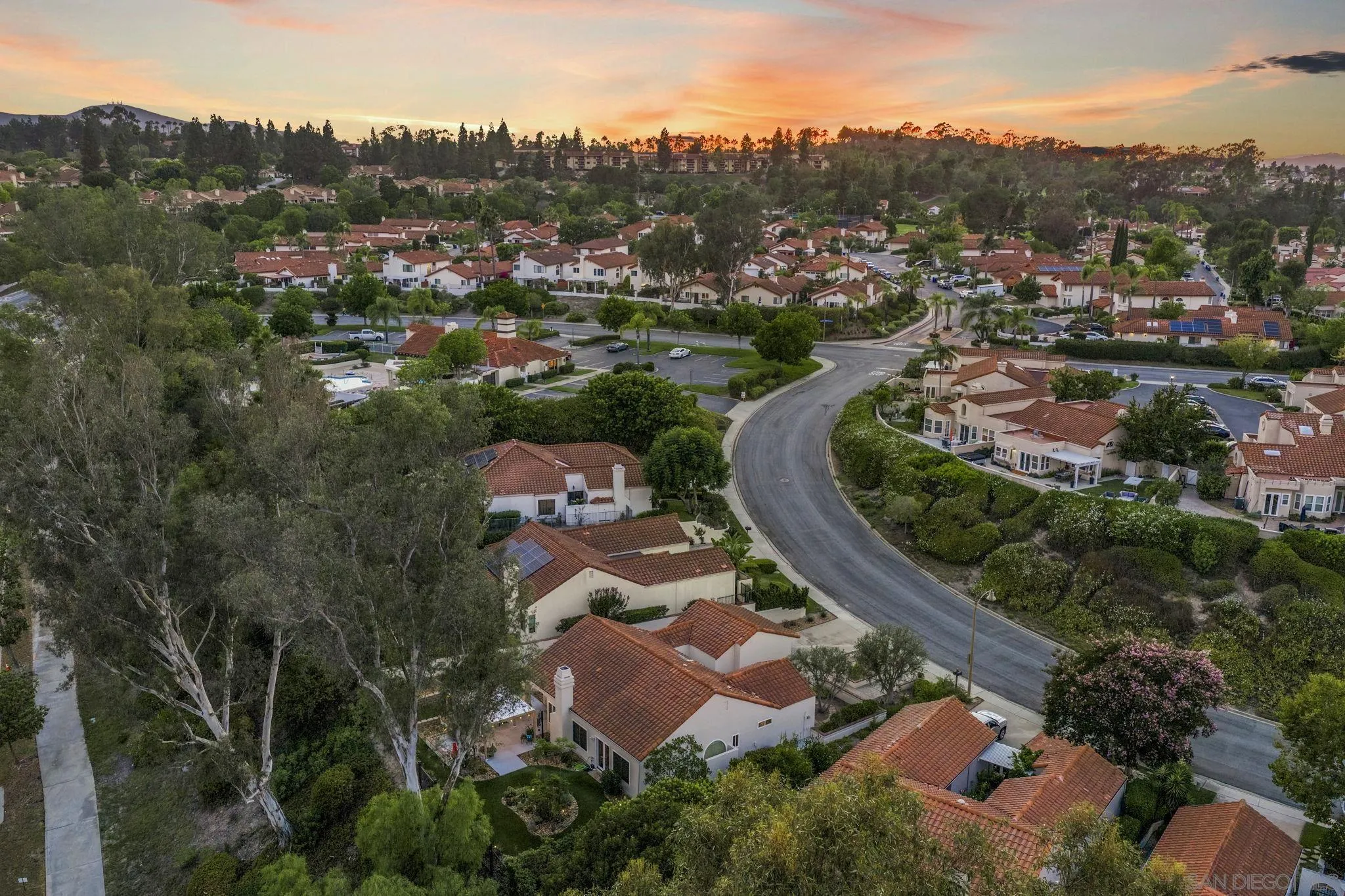 https://cdn.realtyfeed.com/cdn/127/260021032/db6f9f0c6da0ae695092c43a503666a3.webp