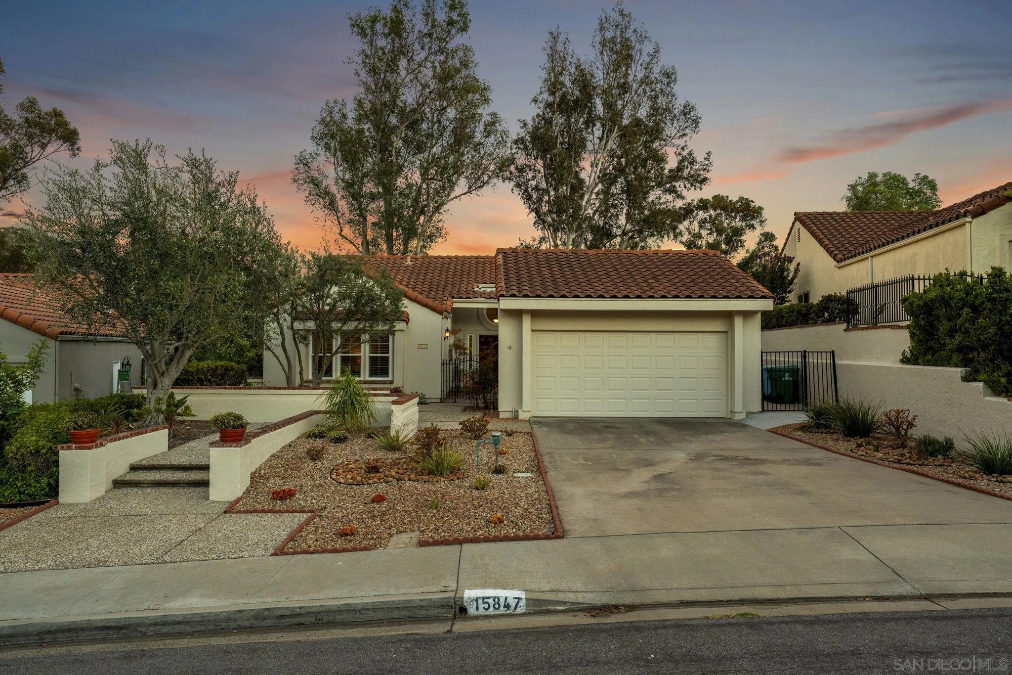 https://cdn.realtyfeed.com/cdn/127/260021032/ded23f110f9825adbe15ddb6cfea877b.webp