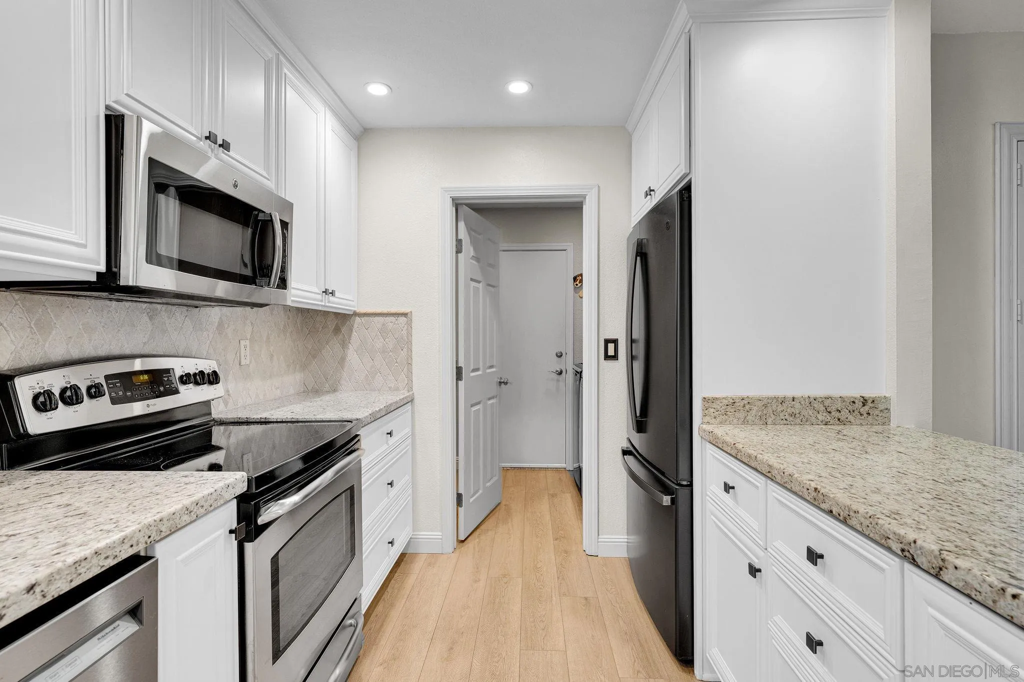 https://cdn.realtyfeed.com/cdn/127/260021032/f1c02186b8b583b975935e81205036f7.webp