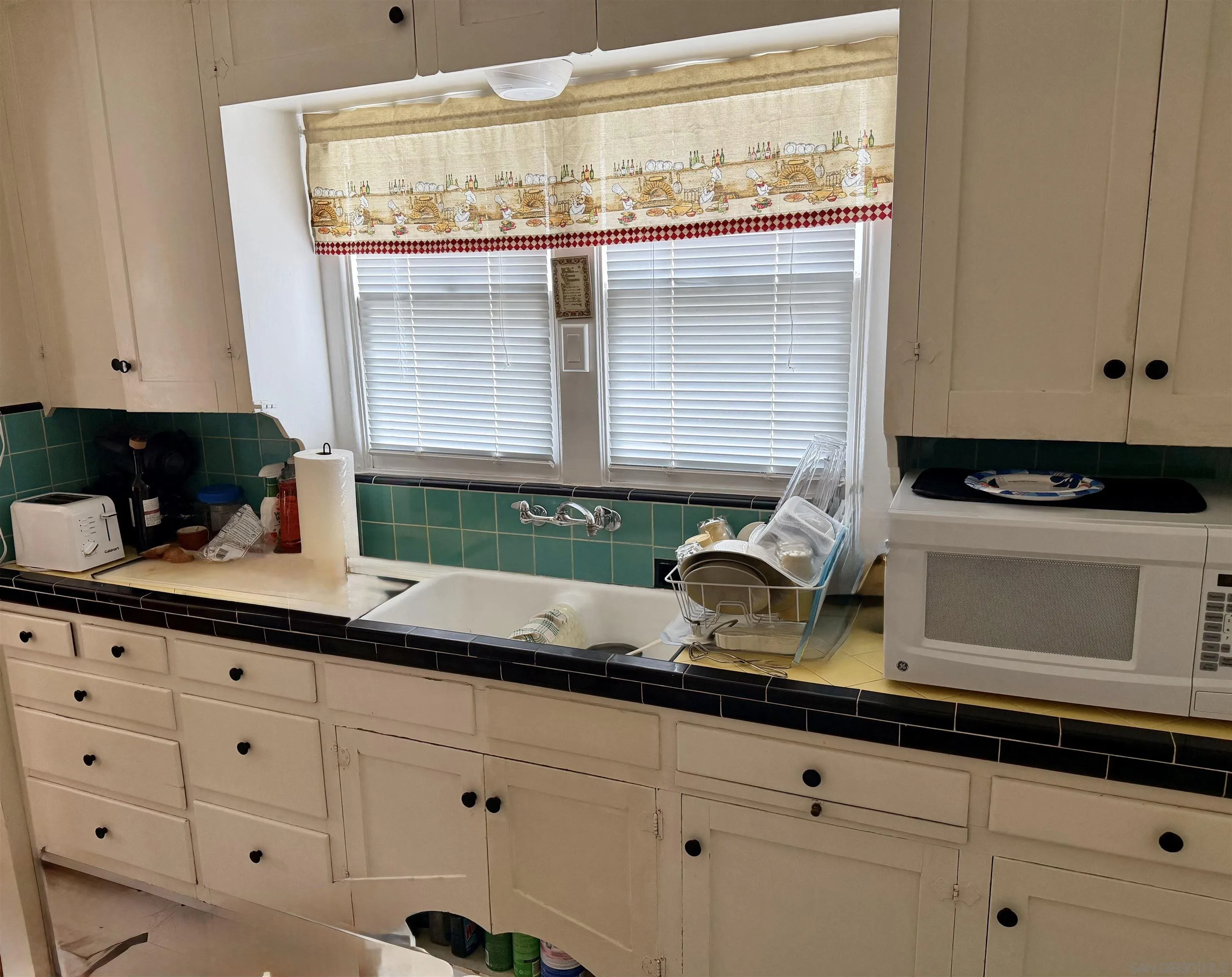 https://cdn.realtyfeed.com/cdn/127/260021037/f89145adbfdaa48e4981d52afae041c0.webp