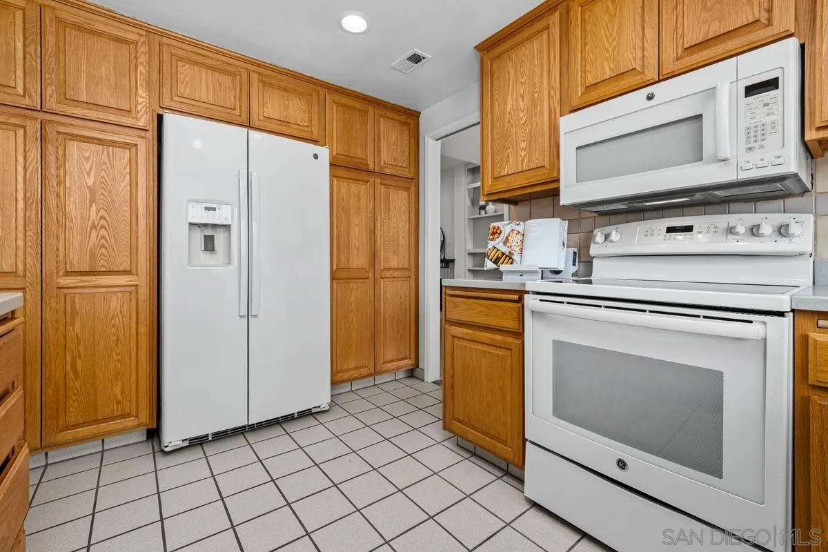 https://cdn.realtyfeed.com/cdn/127/260021039/6580703850f294c8bdf612ce997fd4a3.webp