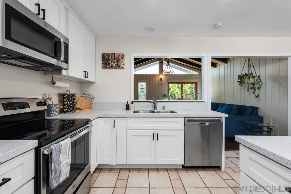 https://cdn.realtyfeed.com/cdn/127/260021041/0453f2c2c0360f264becf573125573b5.webp