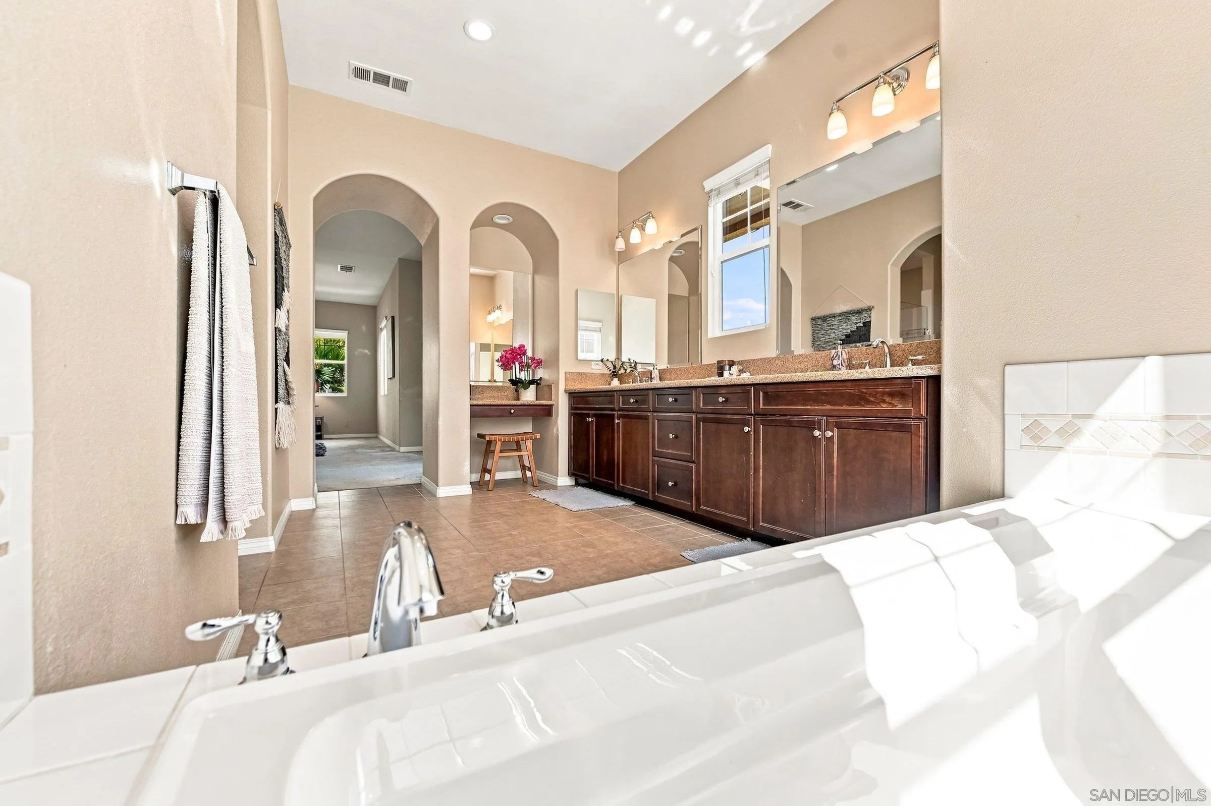 https://cdn.realtyfeed.com/cdn/127/260021045/0423d00d24fc819c7dd9ef4374185e80.webp