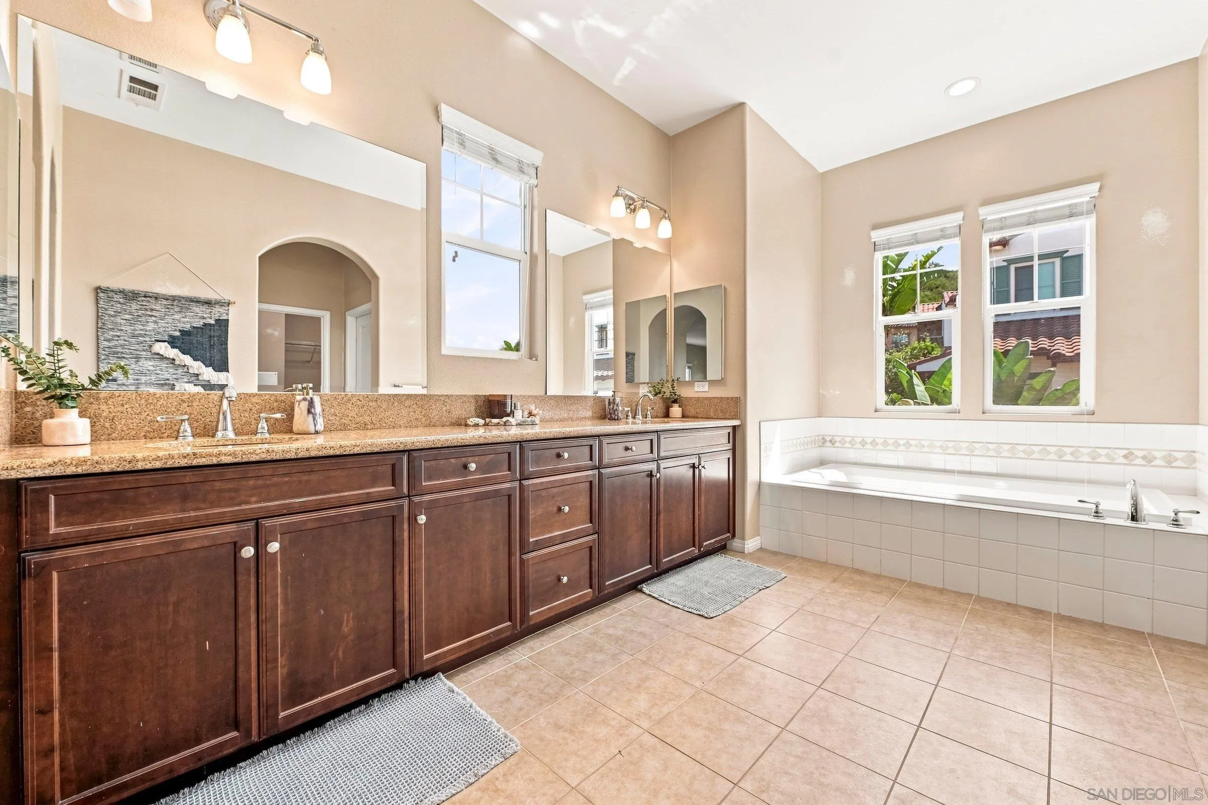 https://cdn.realtyfeed.com/cdn/127/260021045/52c43f9234f494113224319b1acecd6e.webp