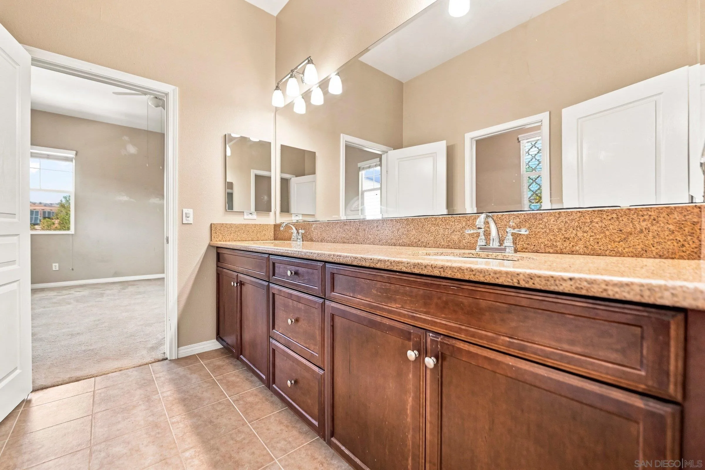 https://cdn.realtyfeed.com/cdn/127/260021045/d17188cffd1f895fb6bfdd1fcf0711f9.webp