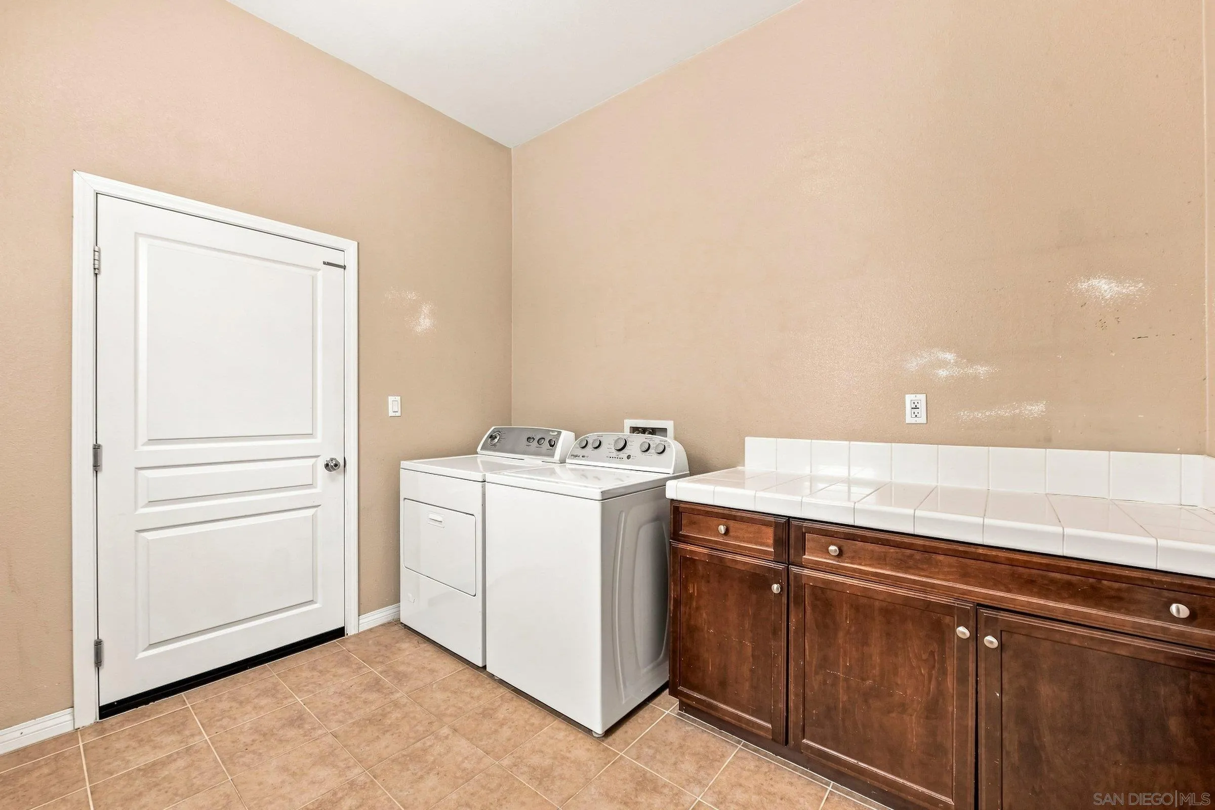 https://cdn.realtyfeed.com/cdn/127/260021045/d6086820003288be661043098c09ec85.webp