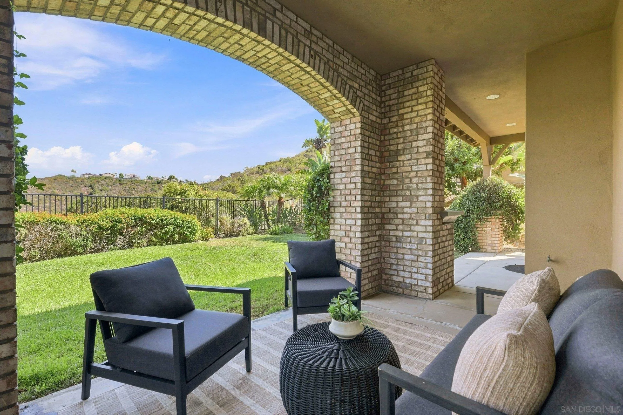 https://cdn.realtyfeed.com/cdn/127/260021045/d897e37f15daf3dcf1fc0c671b1c6fb6.webp