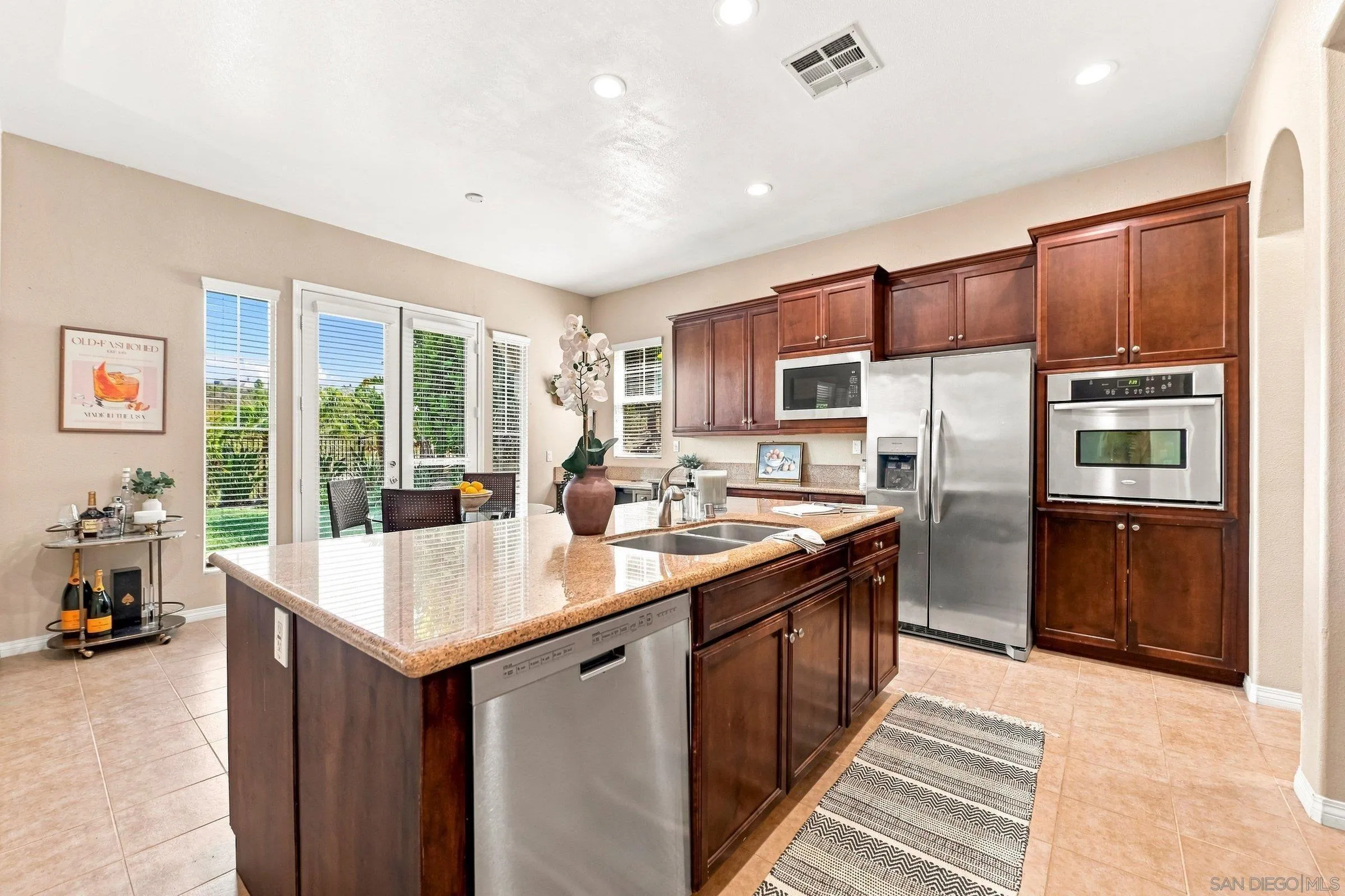 https://cdn.realtyfeed.com/cdn/127/260021045/ef151dc82d6db50cf366bc3a53332db8.webp