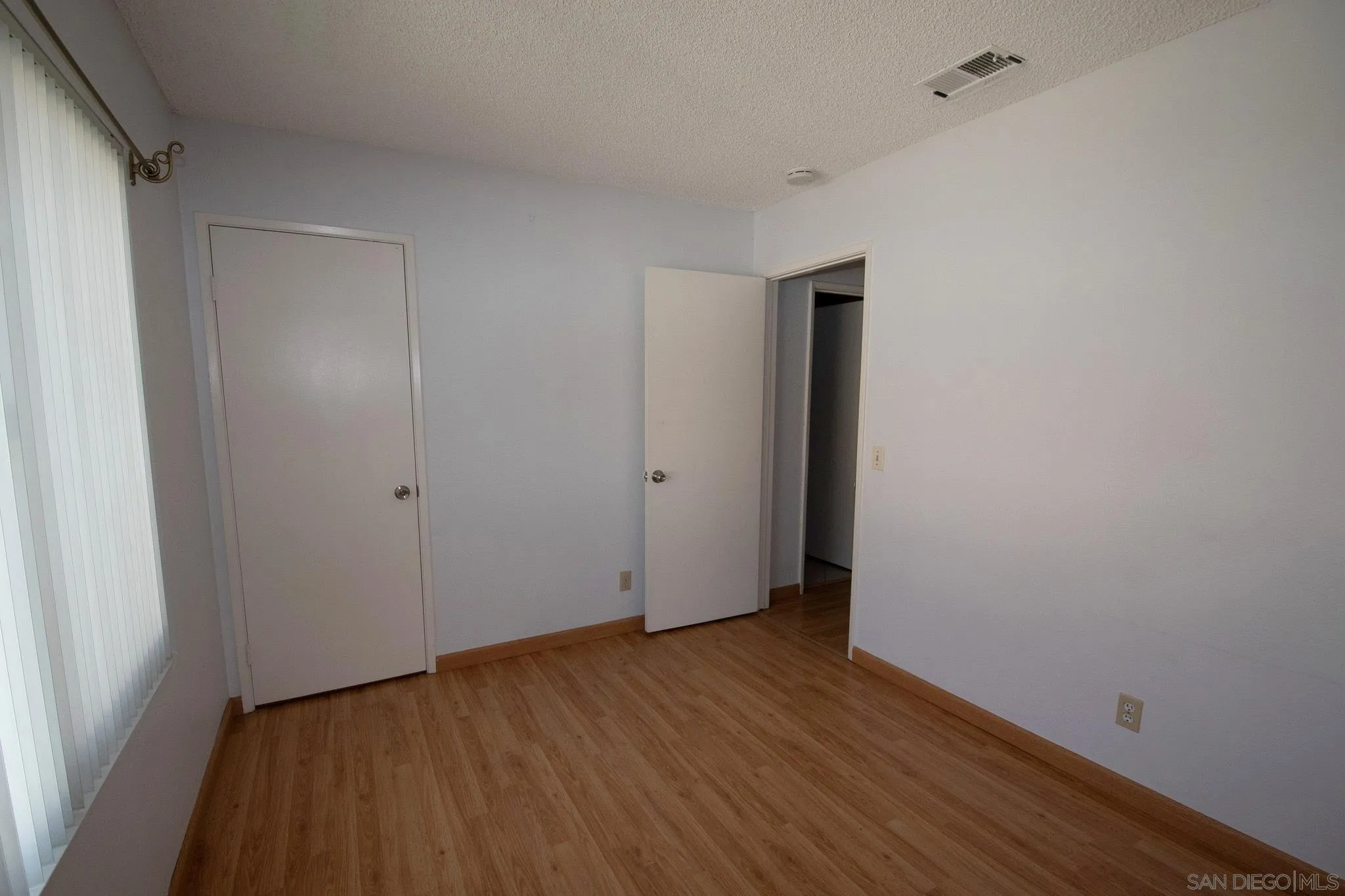 https://cdn.realtyfeed.com/cdn/127/260021047/37ffc27a4ff22fda3e70ca1a03e9a488.webp
