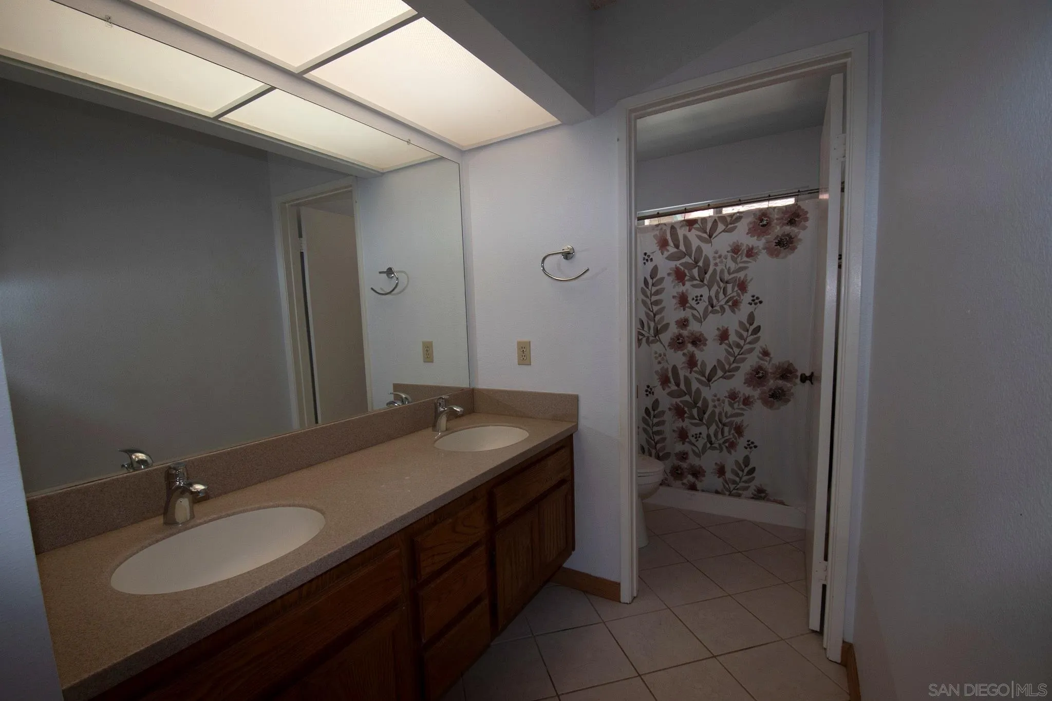 https://cdn.realtyfeed.com/cdn/127/260021047/e095cc2aaa1987aad51812604502fc4d.webp