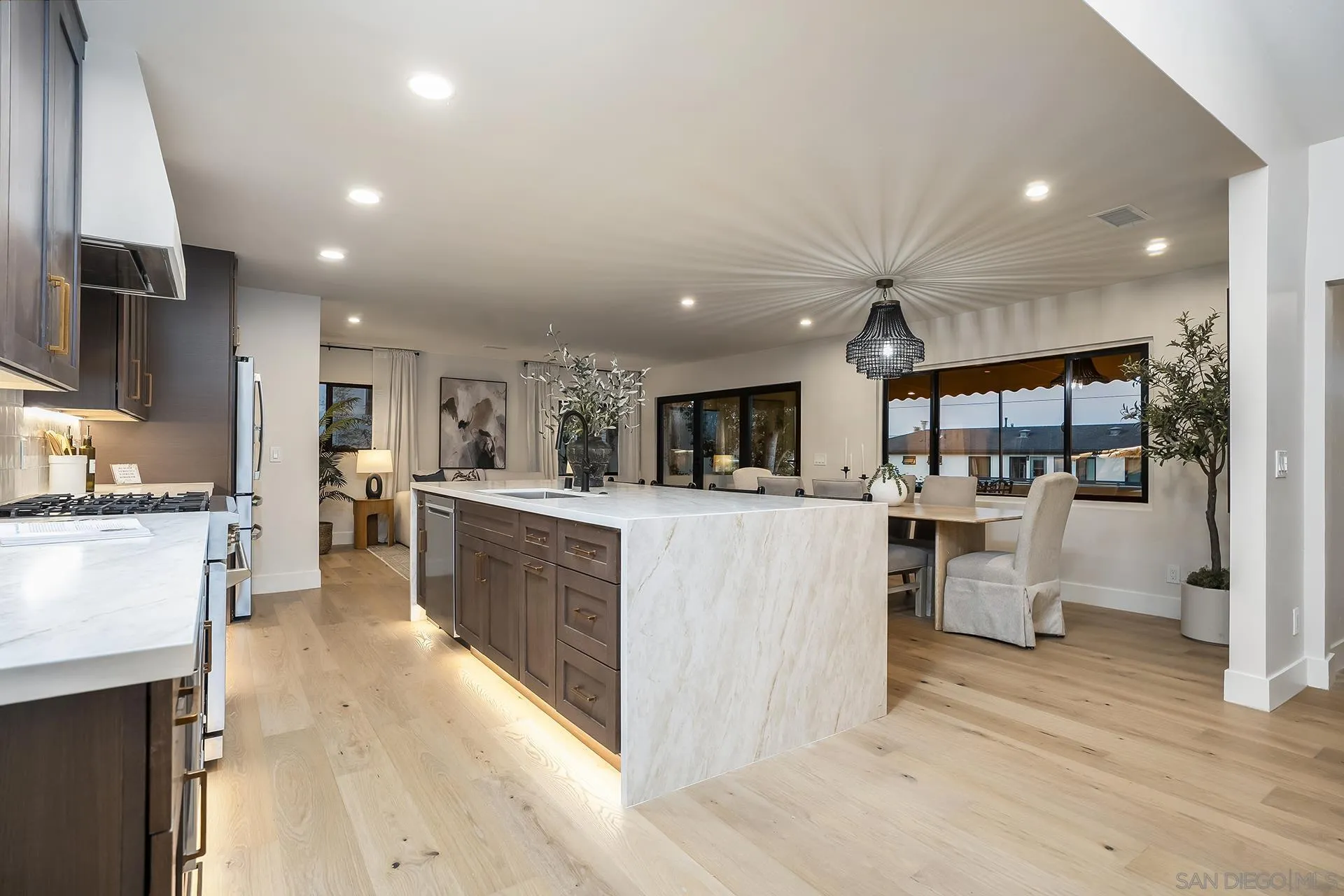 https://cdn.realtyfeed.com/cdn/127/260021048/029eb1f1dbf39fe7b071dbfc6369a990.webp