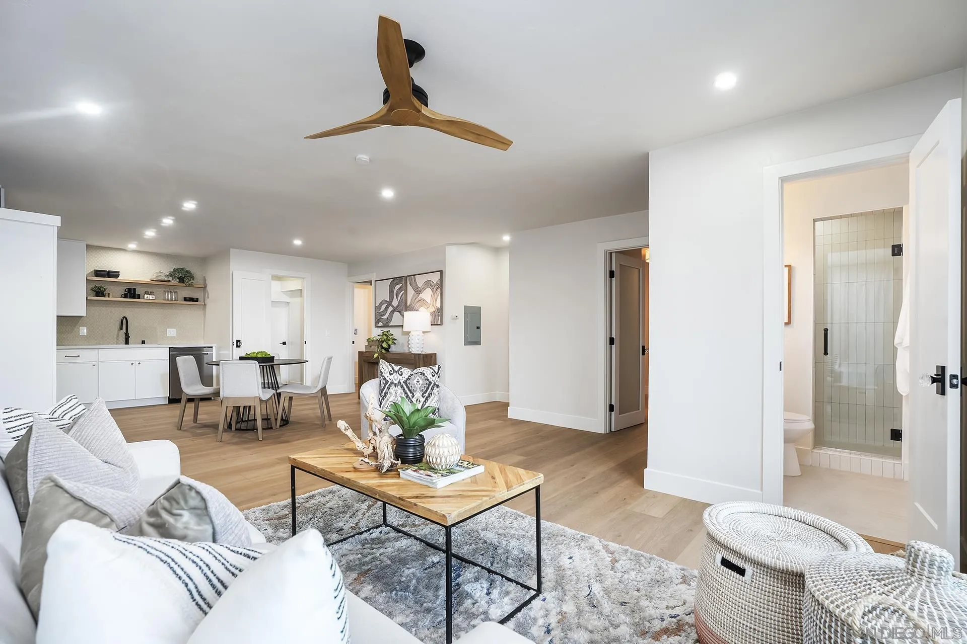https://cdn.realtyfeed.com/cdn/127/260021048/20e8d61904ffed162e0ac79efdac1ad8.webp