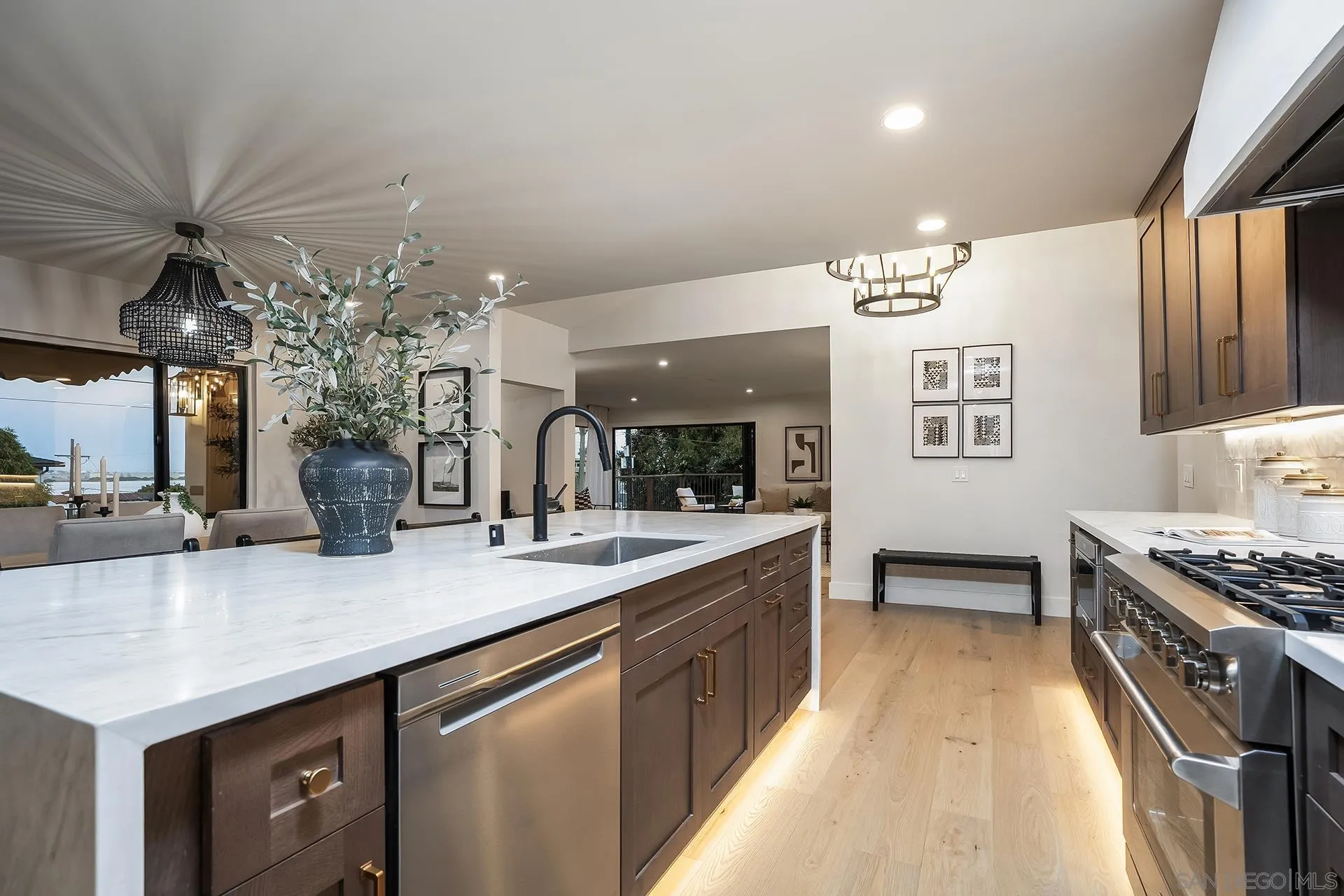 https://cdn.realtyfeed.com/cdn/127/260021048/431ef0f72e2fbc4b1a45ebadddfafb09.webp
