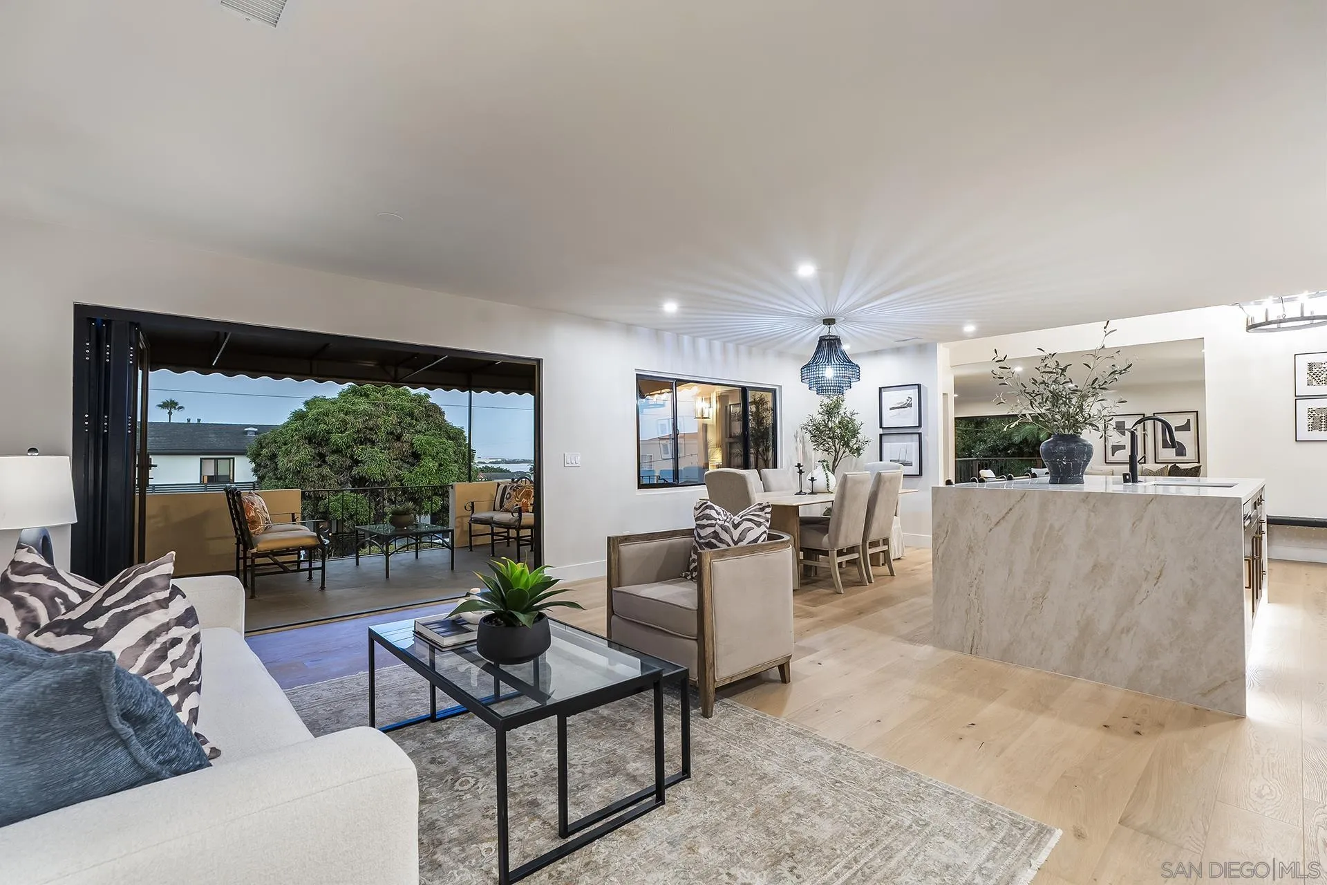 https://cdn.realtyfeed.com/cdn/127/260021048/9ce4274d34e8ba78407f806757159ffa.webp