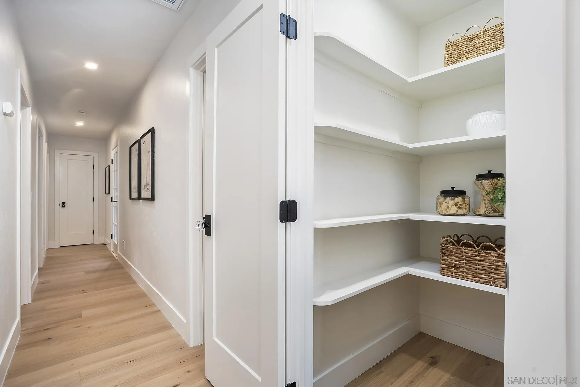 https://cdn.realtyfeed.com/cdn/127/260021048/c764e031251bf207d9513e15caaab2a6.webp