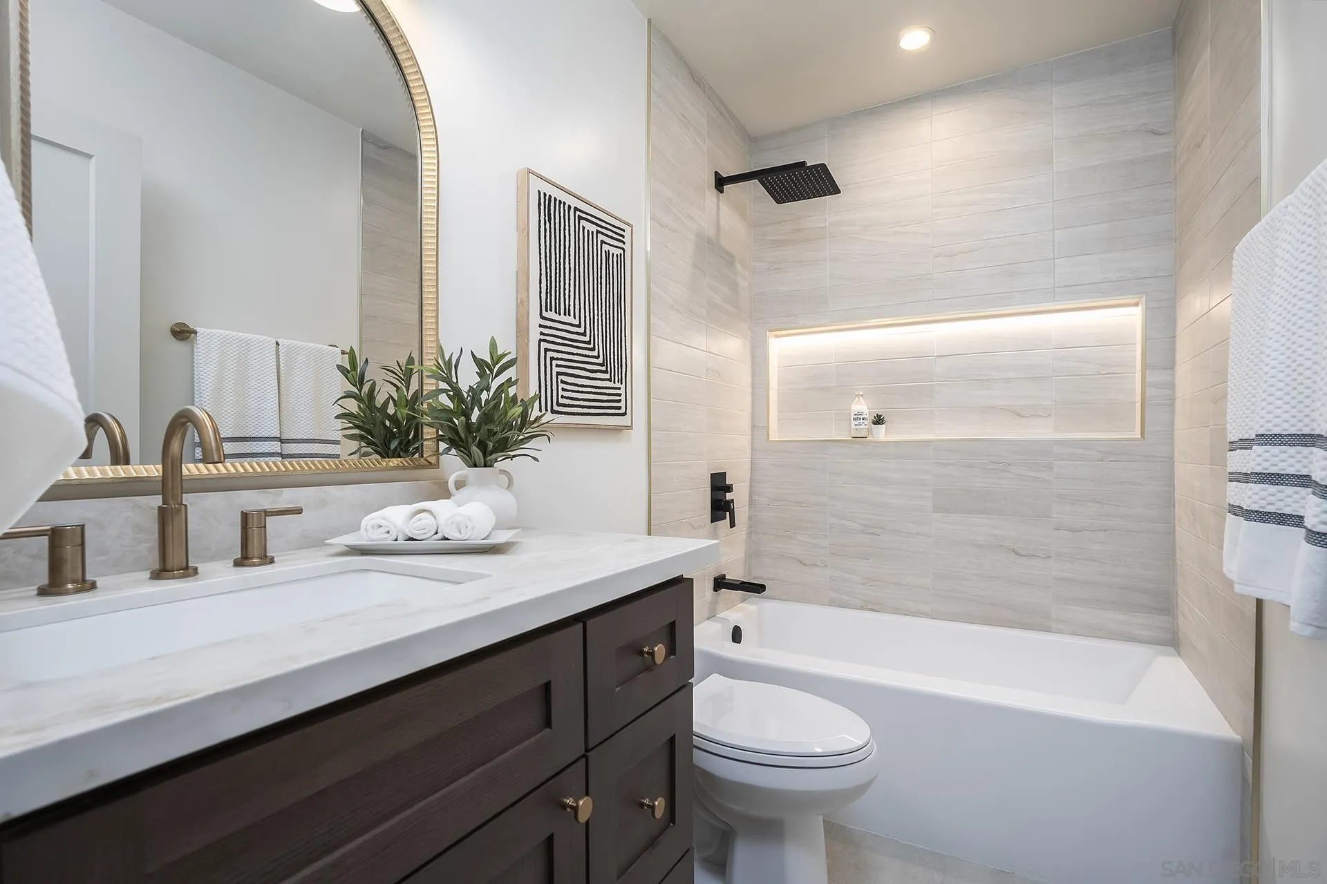 https://cdn.realtyfeed.com/cdn/127/260021048/c8f78bdee545b20ada3064589e60ed5b.webp