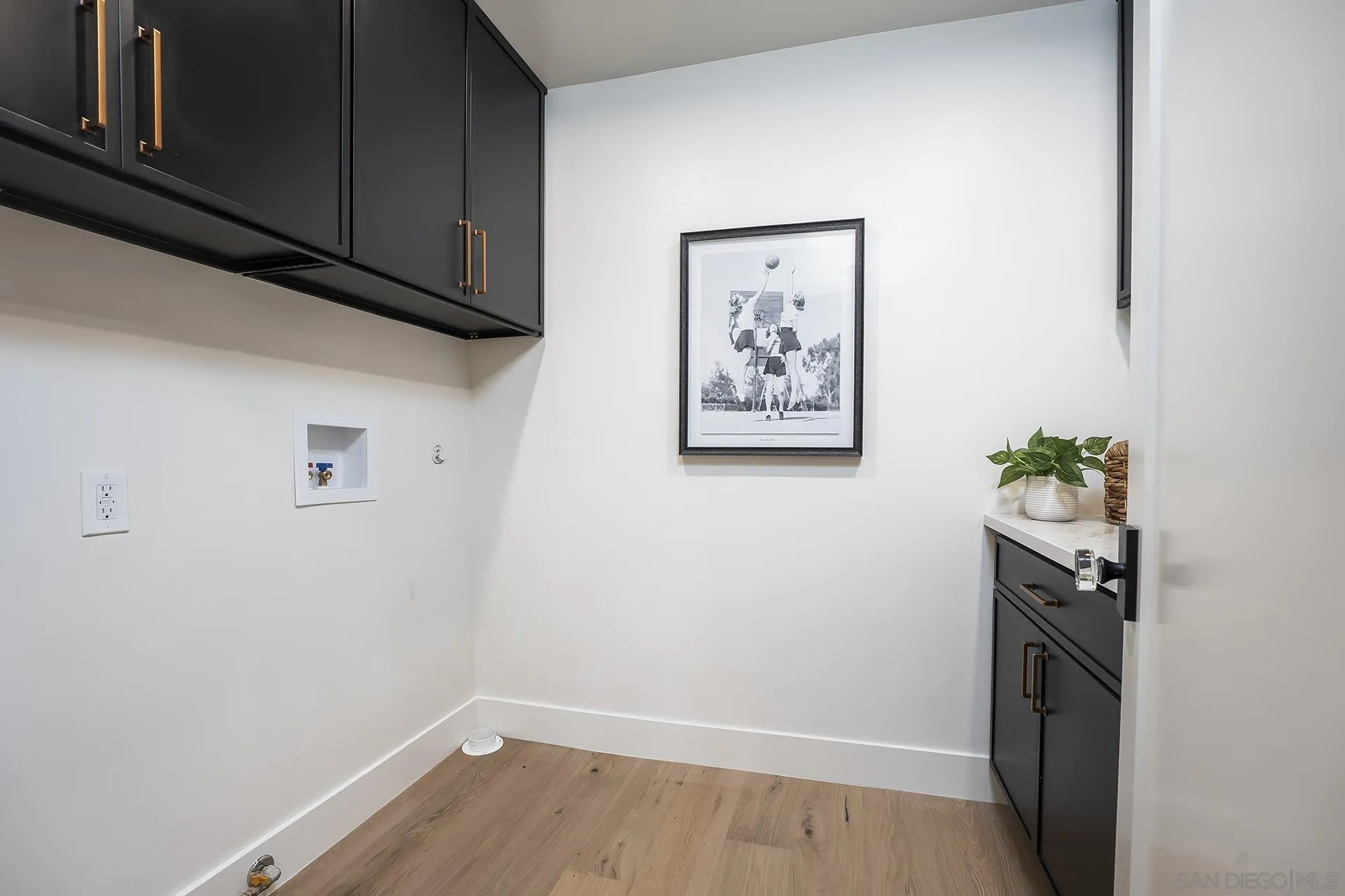 https://cdn.realtyfeed.com/cdn/127/260021048/dc91ec02a4bd6bb9ef95f9d9c6296a11.webp